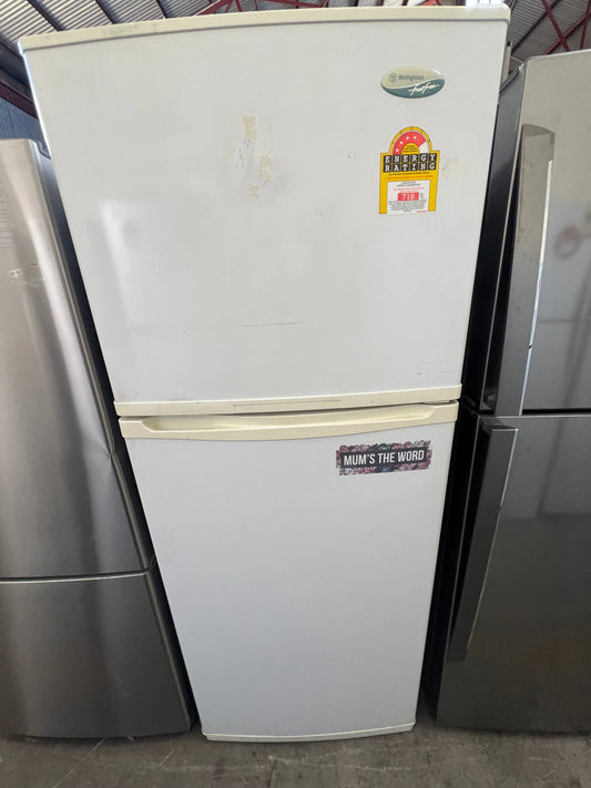 Westinghouse 392 litres fridge freezer | ADELAIDE