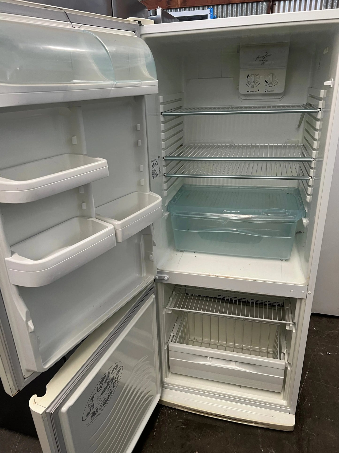 Westinghouse 415 litres fridge freezer | ADELAIDE