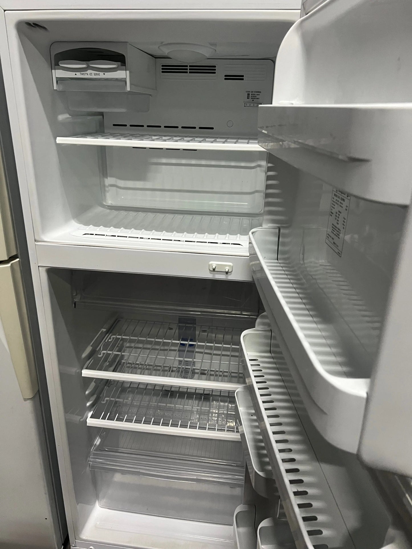 Westinghouse 415 litres fridge freezer | ADELAIDE