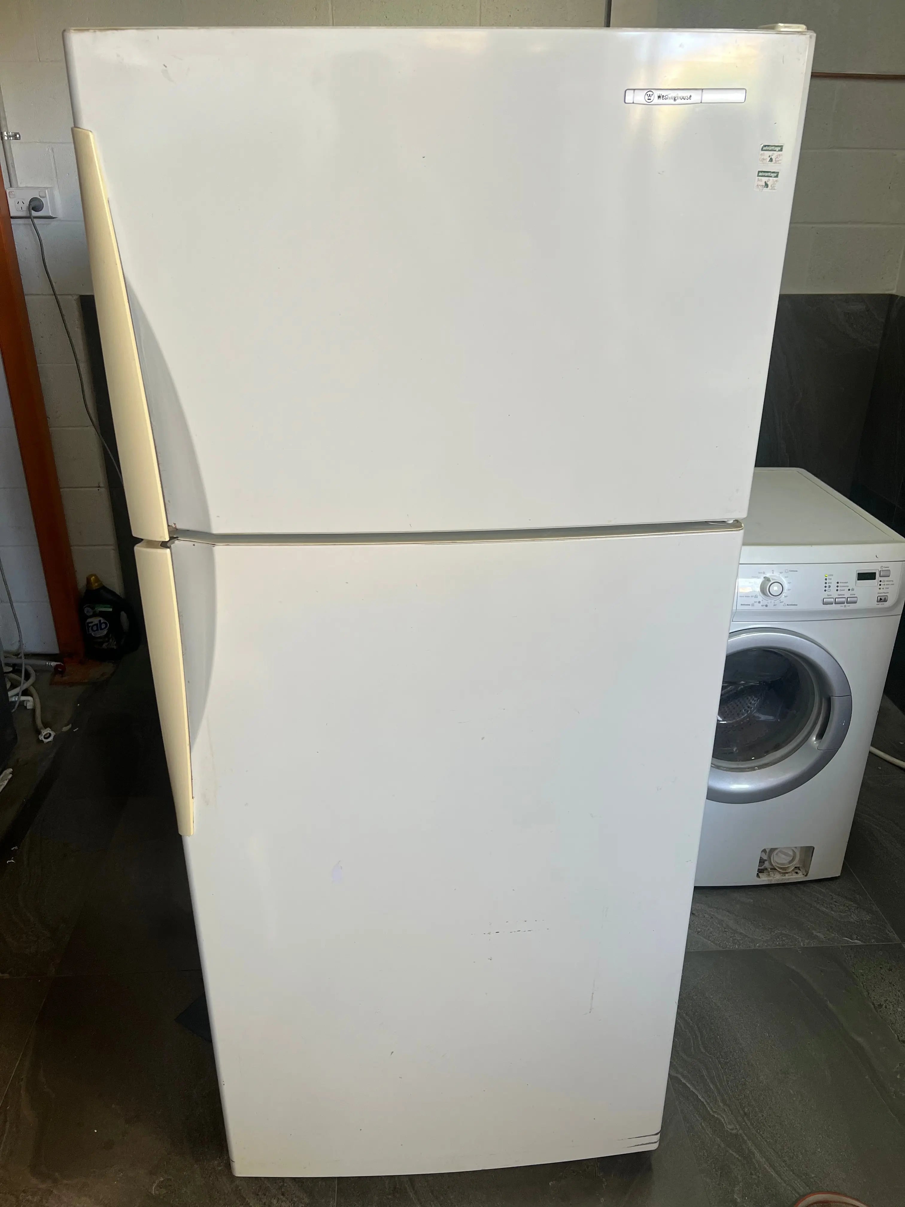 Westinghouse 416 Liters Fridge Freezer Available In Adelaide – Lucky 