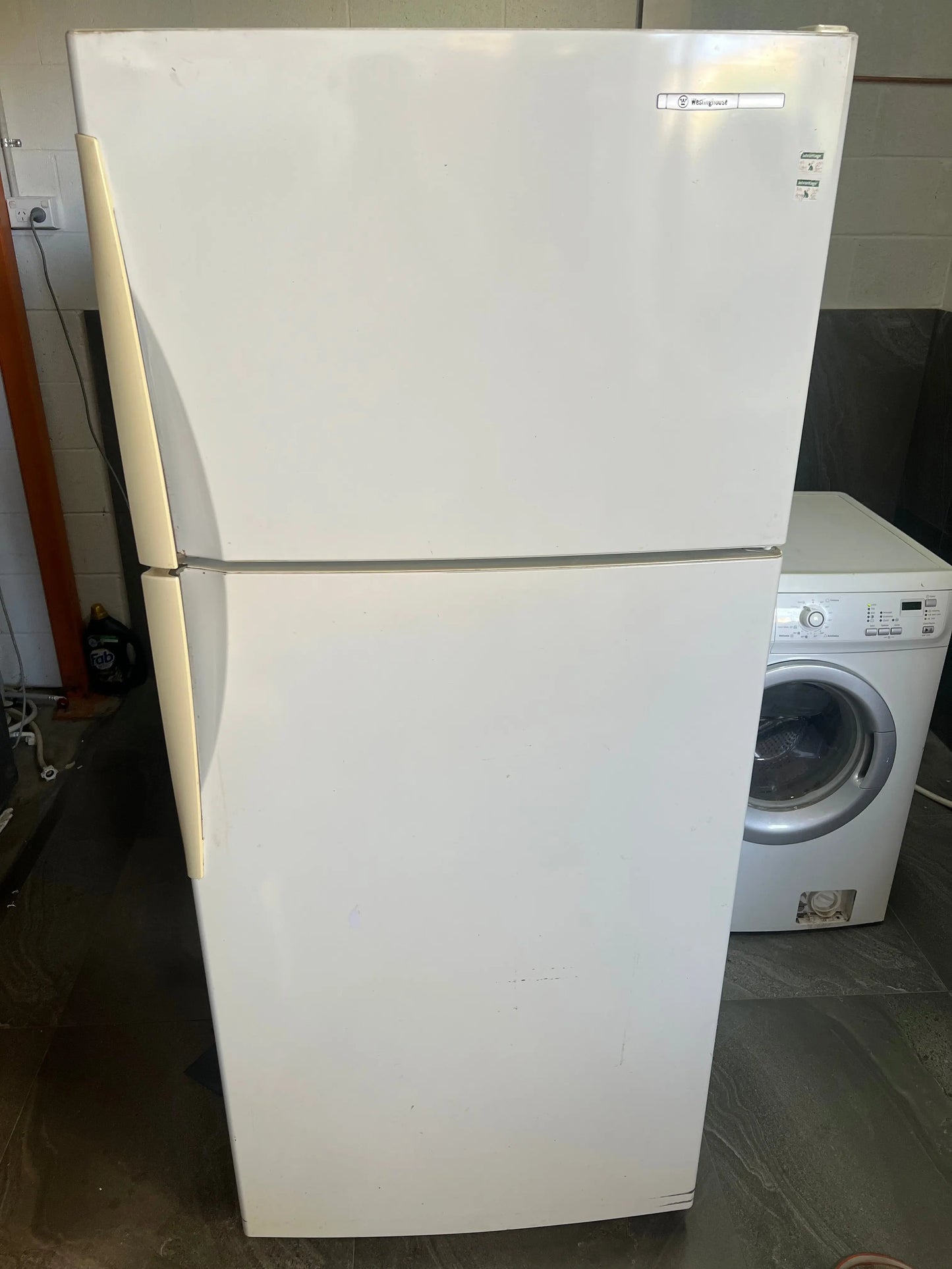 Westinghouse 416 litres fridge freezer | ADELAIDE