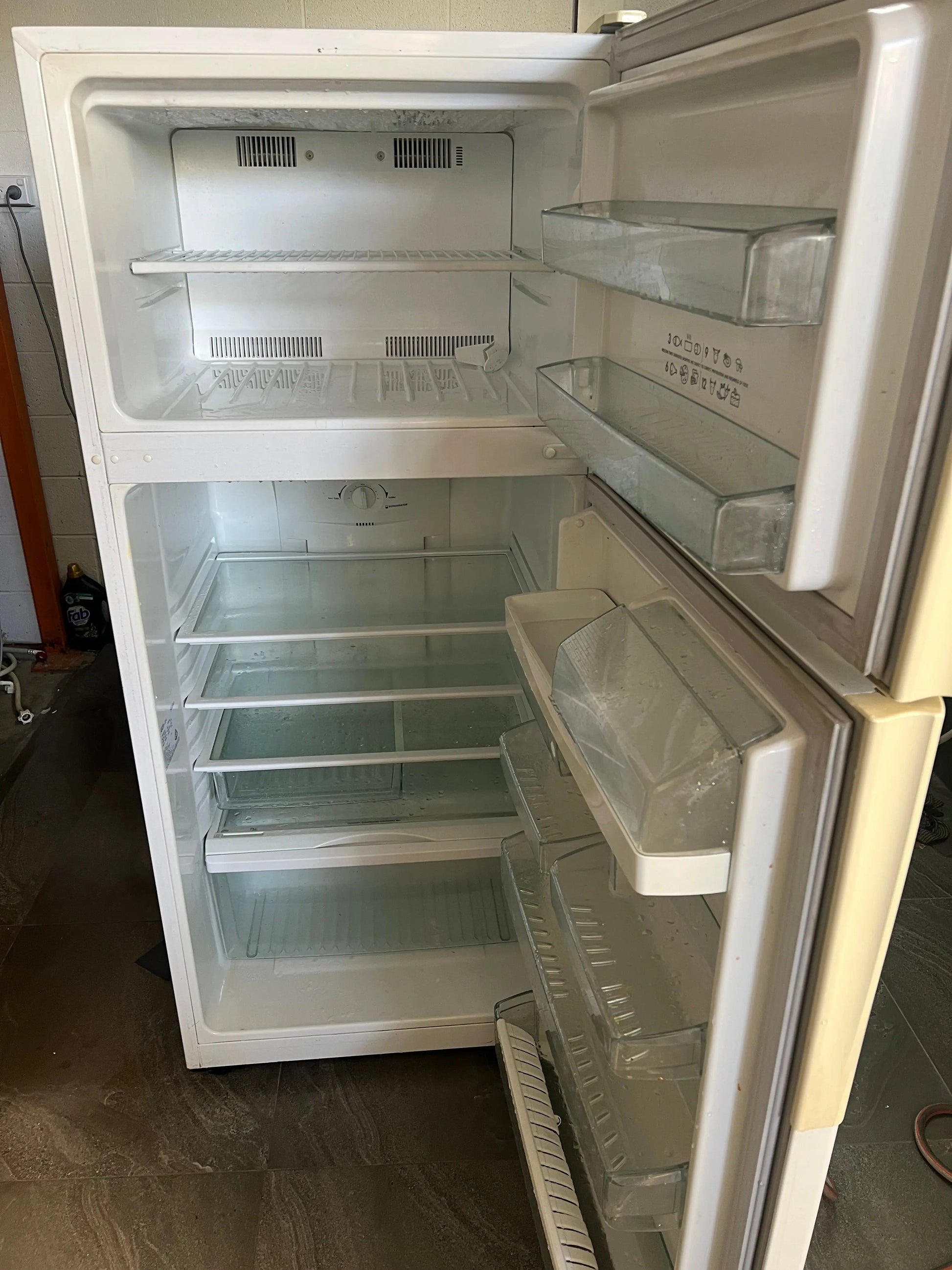 Westinghouse 416 litres fridge freezer | ADELAIDE