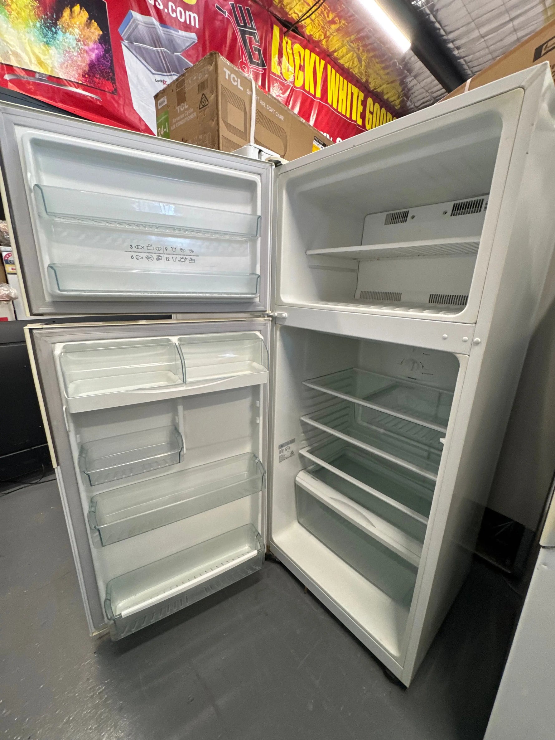 Westinghouse 416L Fridge Freezer | SYDNEY