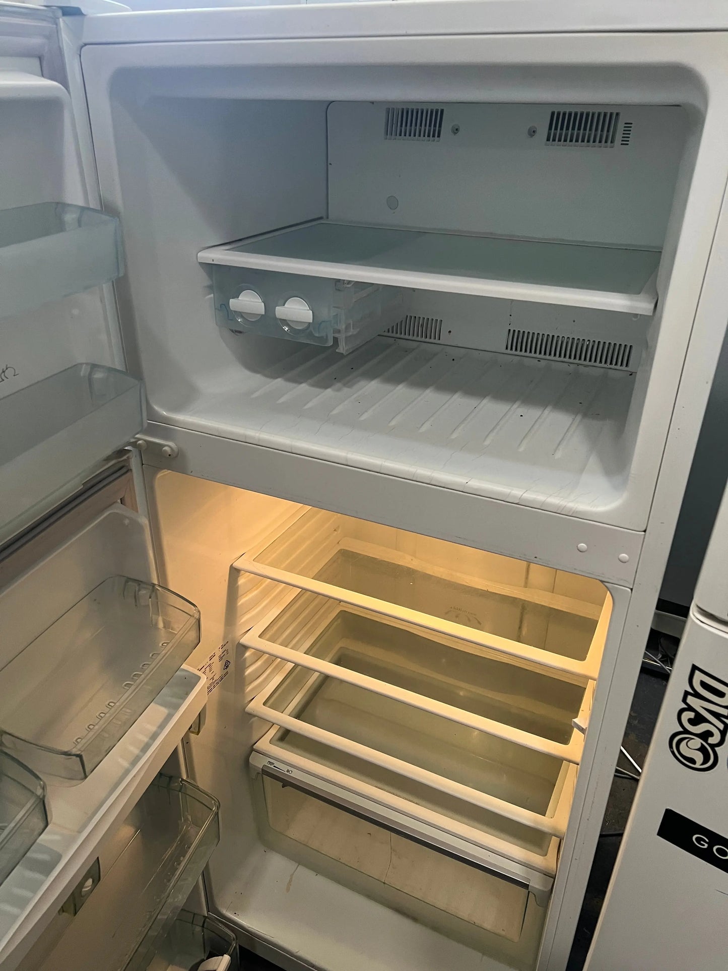 Westinghouse 420 litres fridge freezer | ADELAIDE