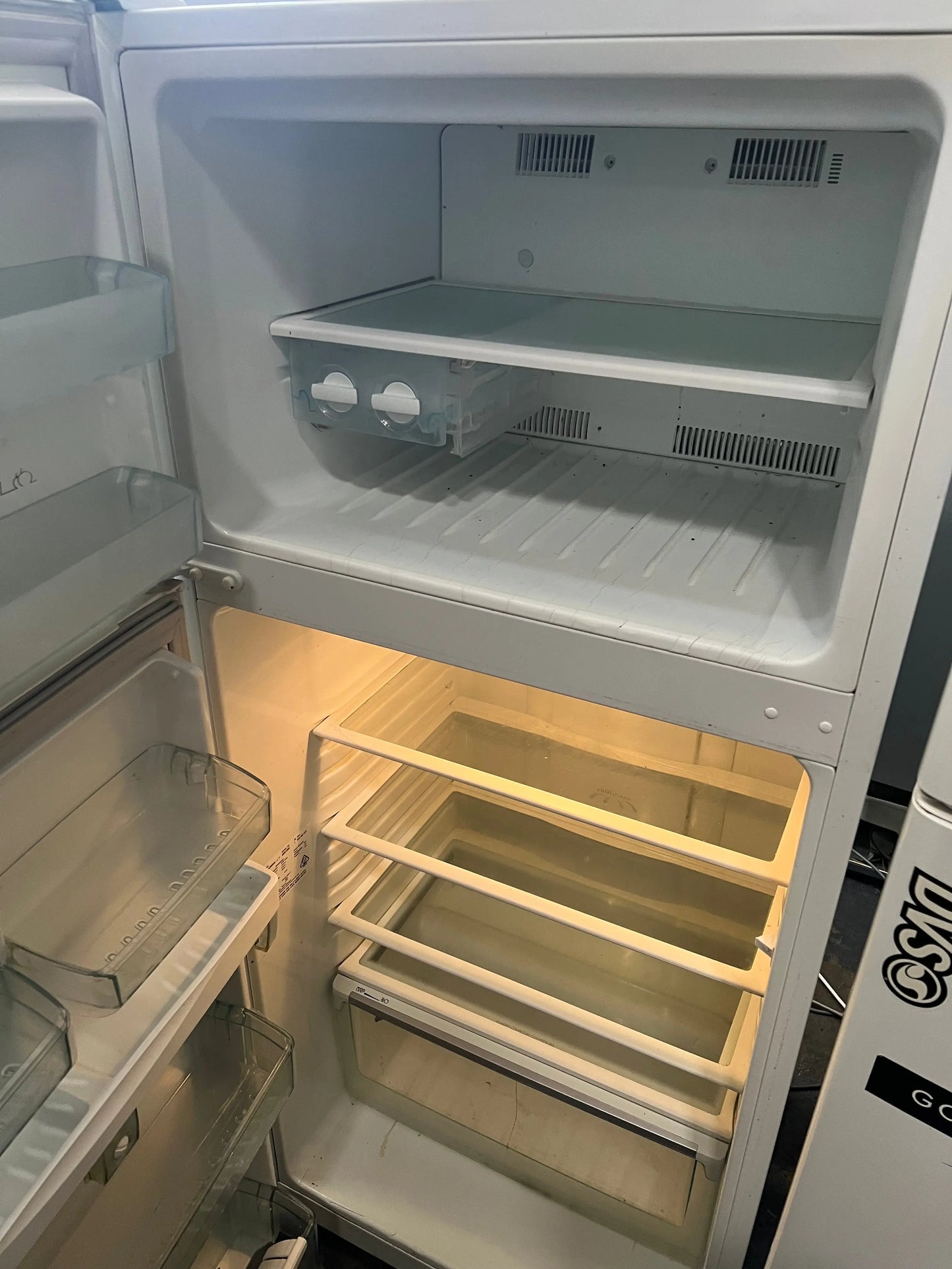 Westinghouse 420 litres fridge freezer | ADELAIDE