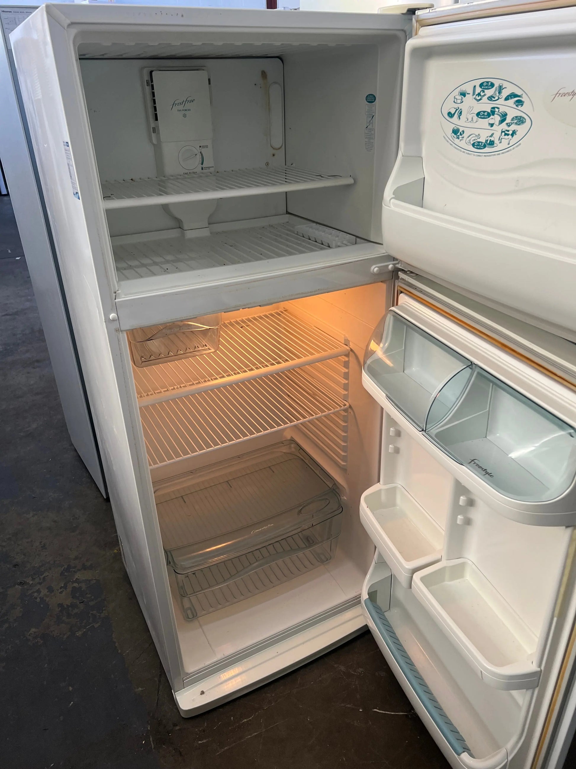 Westinghouse 420 litres fridge freezer | ADELAIDE