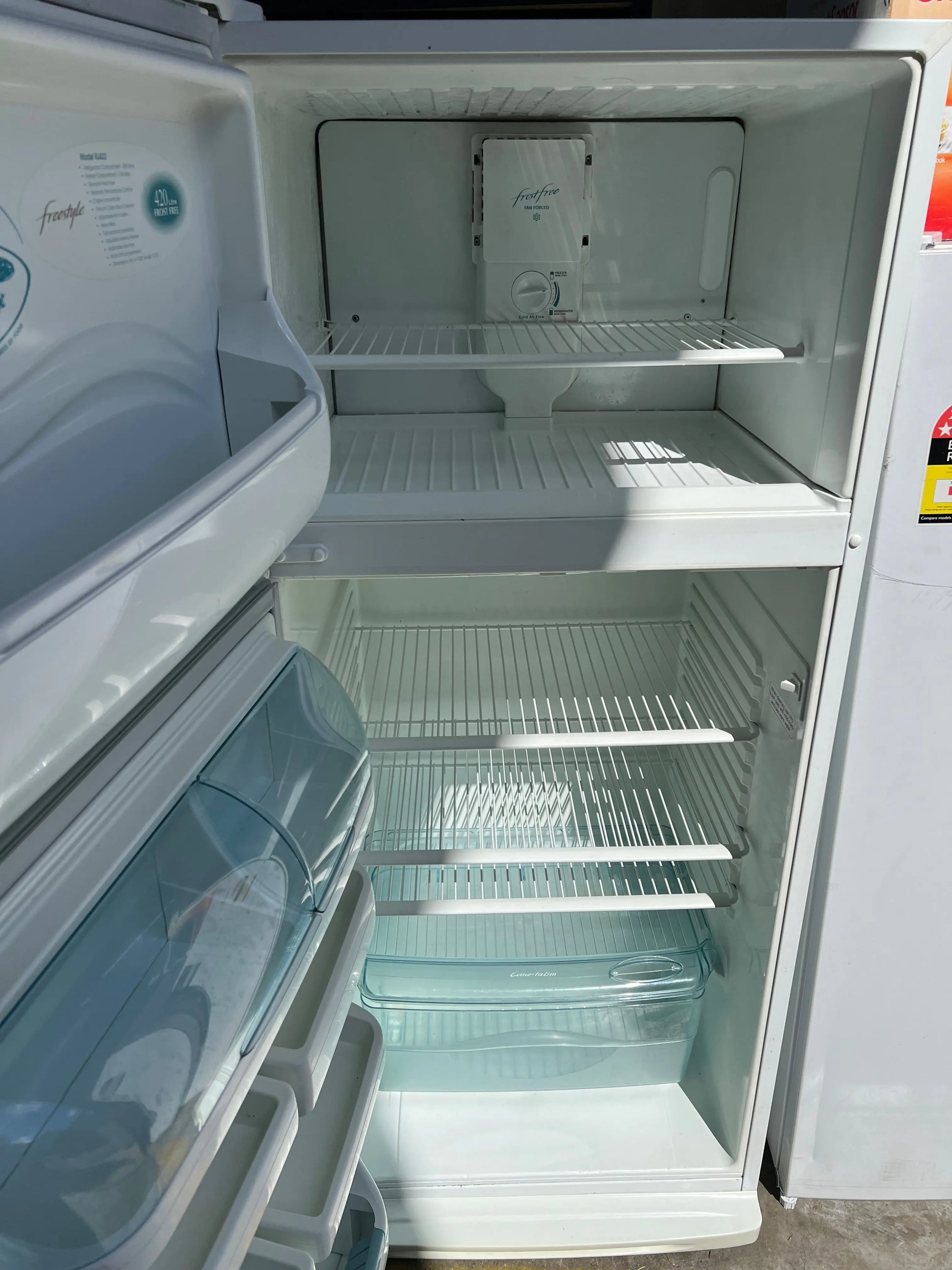 Westinghouse 420 litres fridge freezer | ADELAIDE