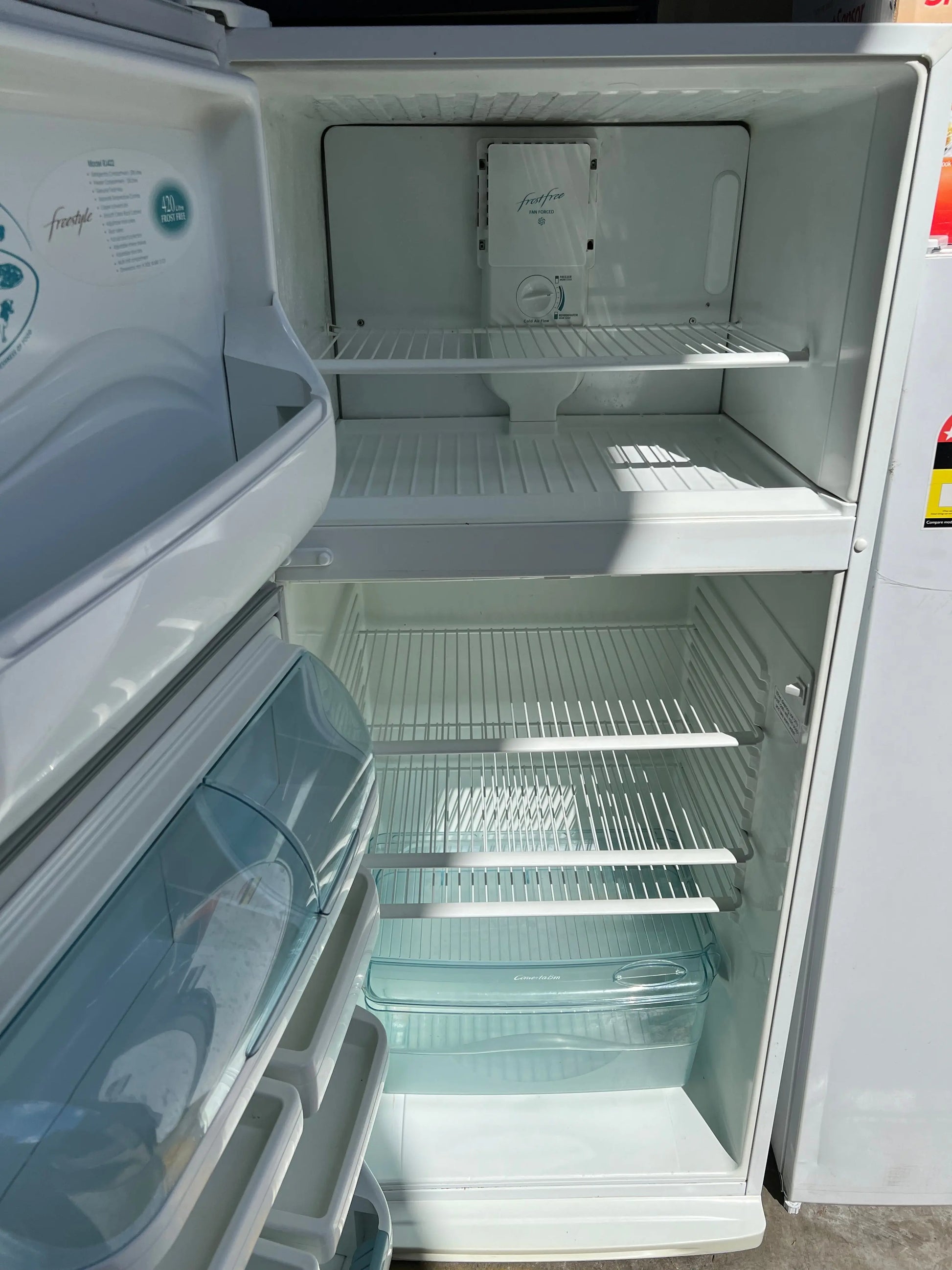 Westinghouse 420 litres fridge freezer | ADELAIDE