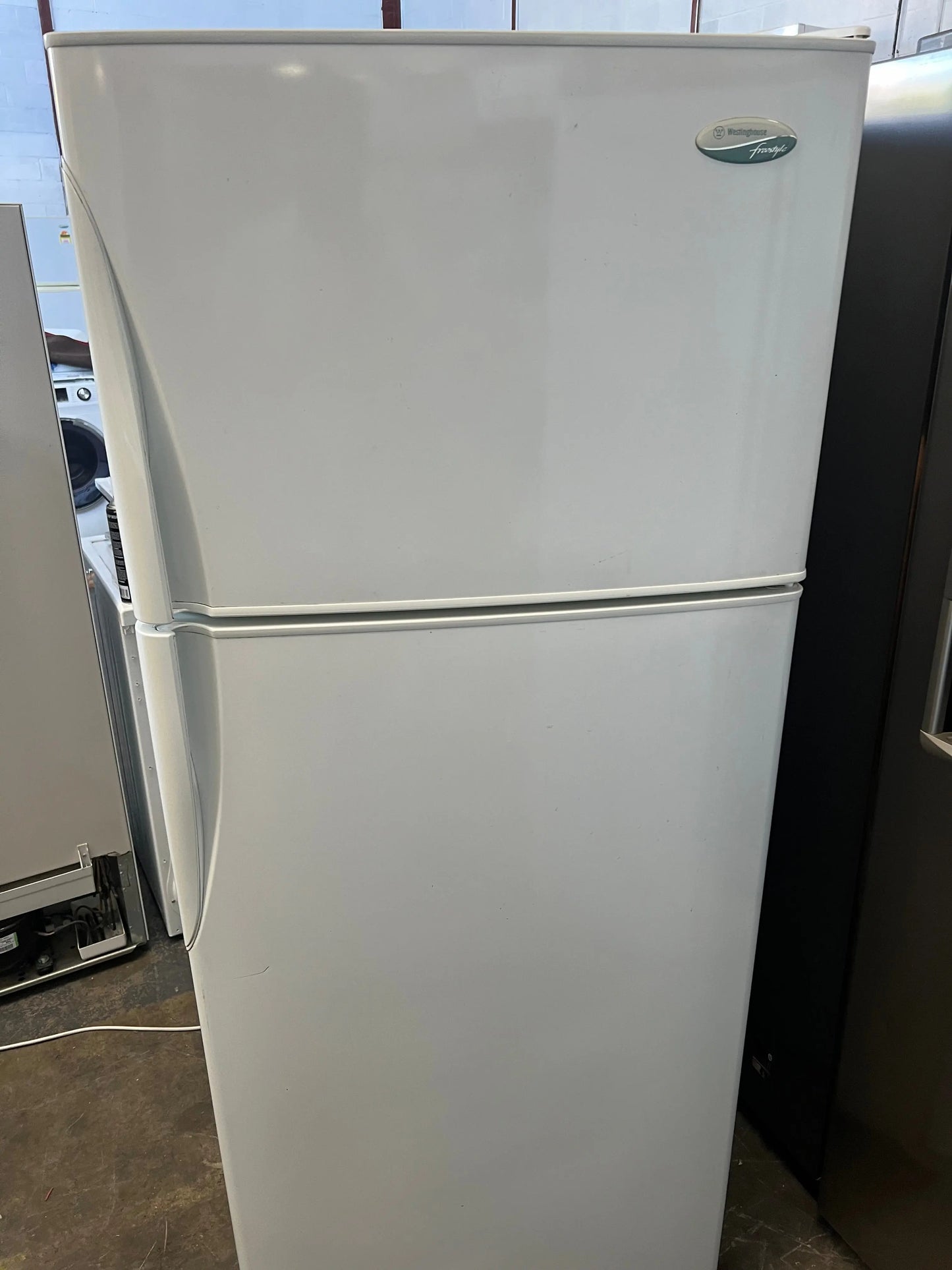 Westinghouse 420 litres fridge freezer | ADELAIDE