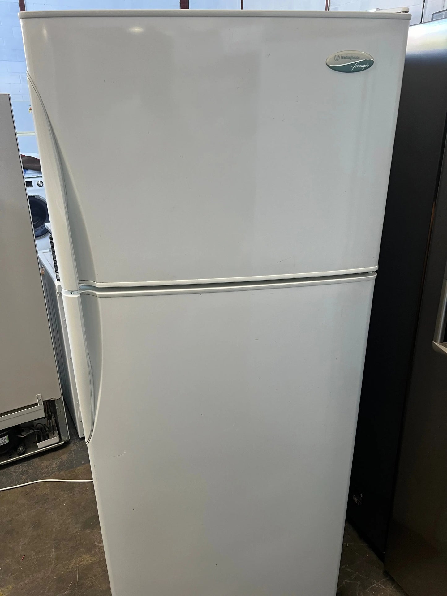 Westinghouse 420 litres fridge freezer | ADELAIDE