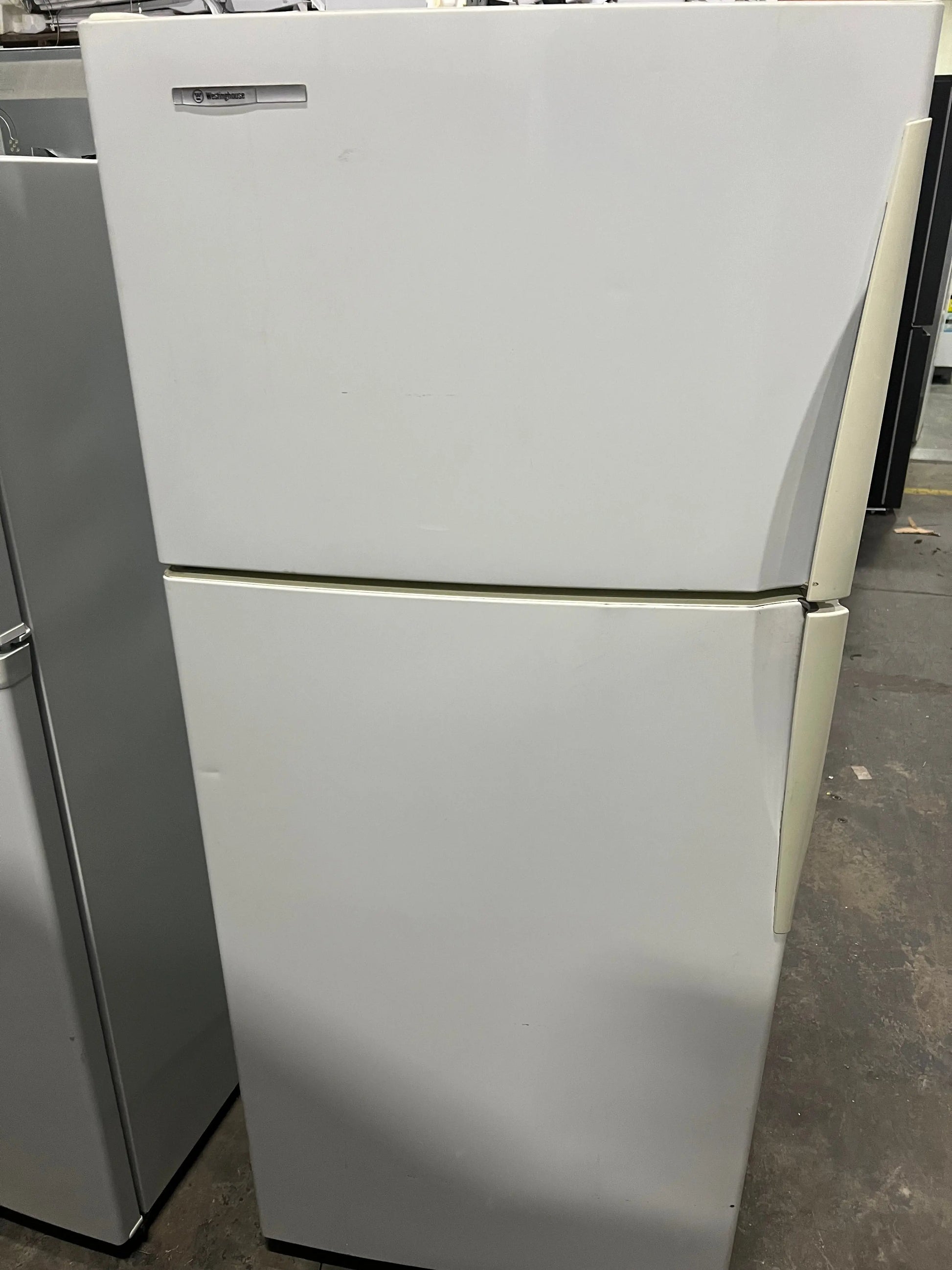 Westinghouse 420 litres fridge freezer | ADELAIDE