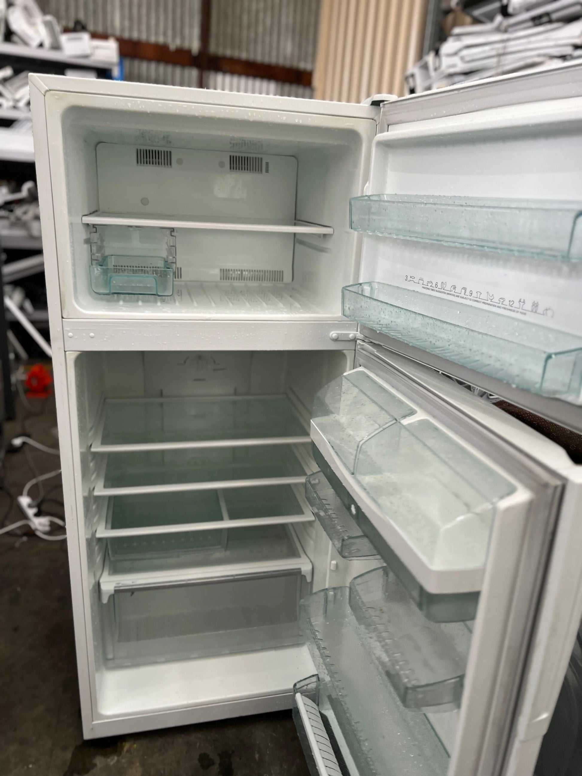 Westinghouse 420 litres fridge freezer | ADELAIDE