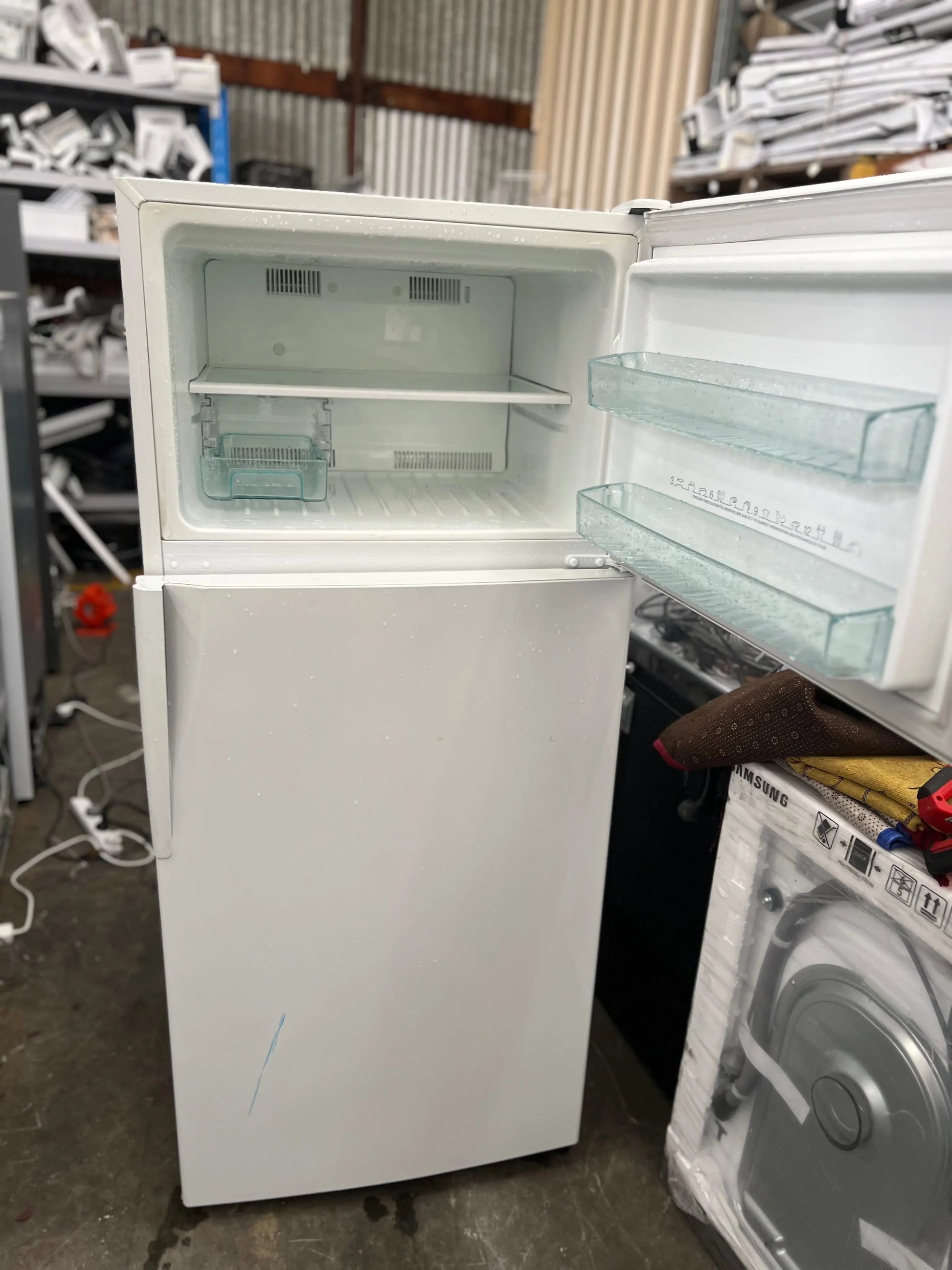 Westinghouse 420 litres fridge freezer | ADELAIDE