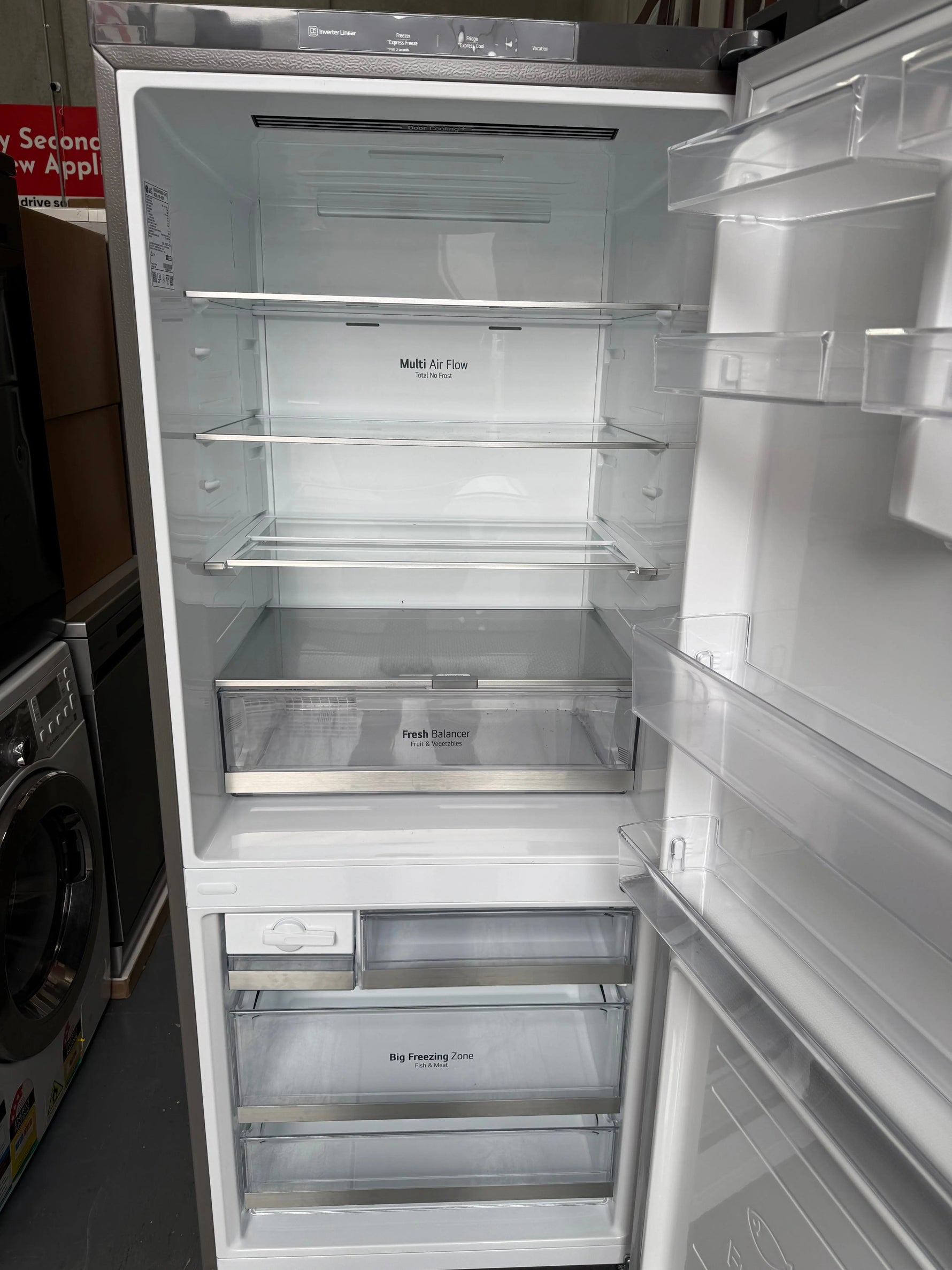 Westinghouse 420L Bottom Mount Fridge – Near to New | GB-455PL | MELBOURNE