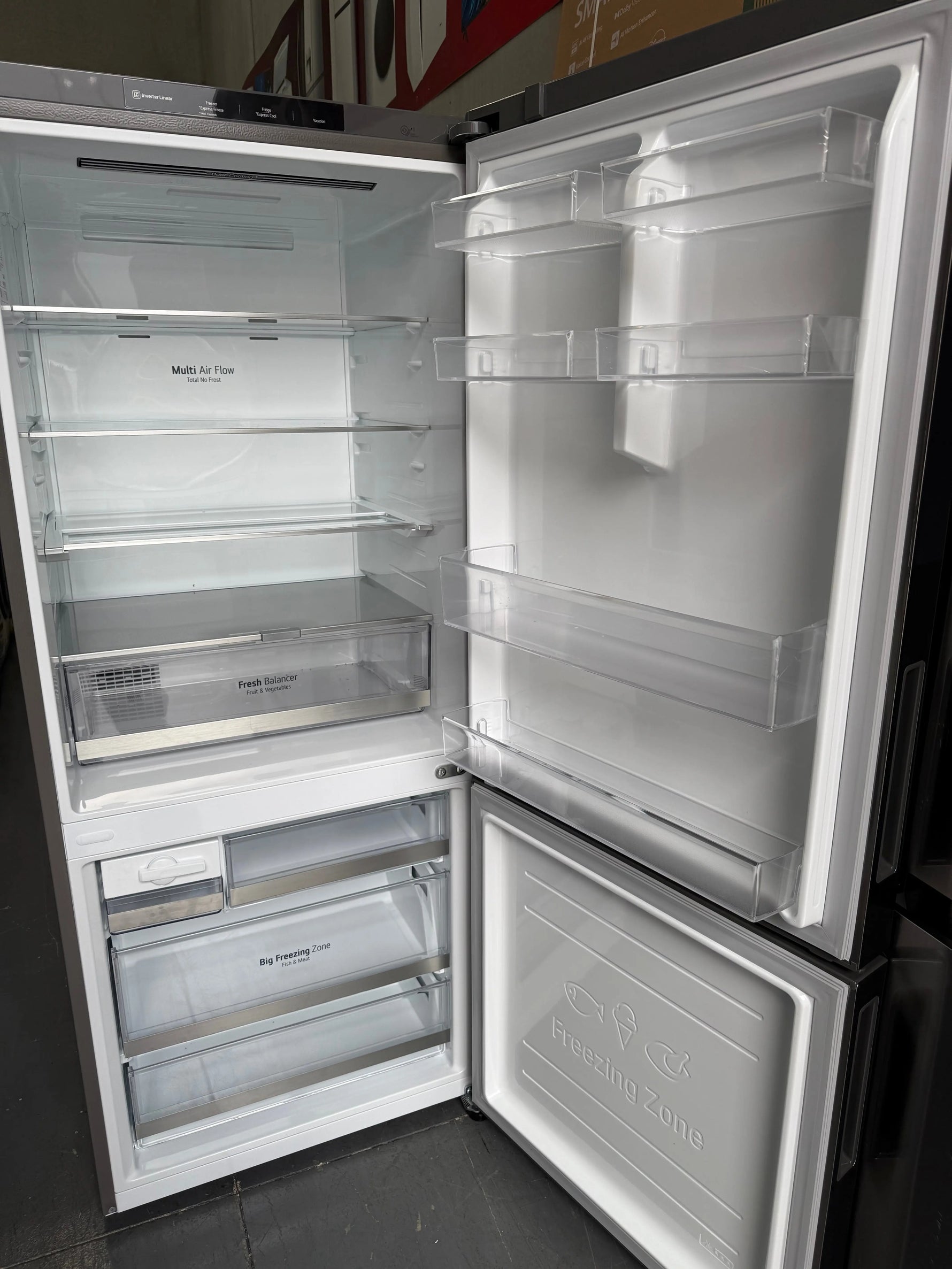 Westinghouse 420L Bottom Mount Fridge – Near to New | GB-455PL | MELBOURNE
