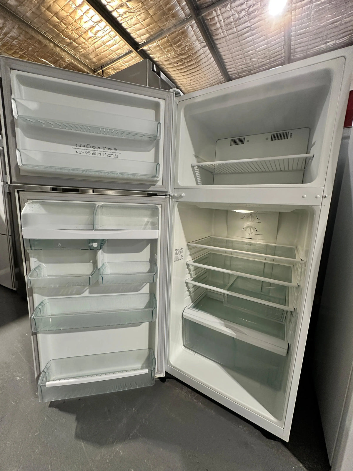 Westinghouse 420L Top Mount Fridge Freezer – Refurbished | PERTH