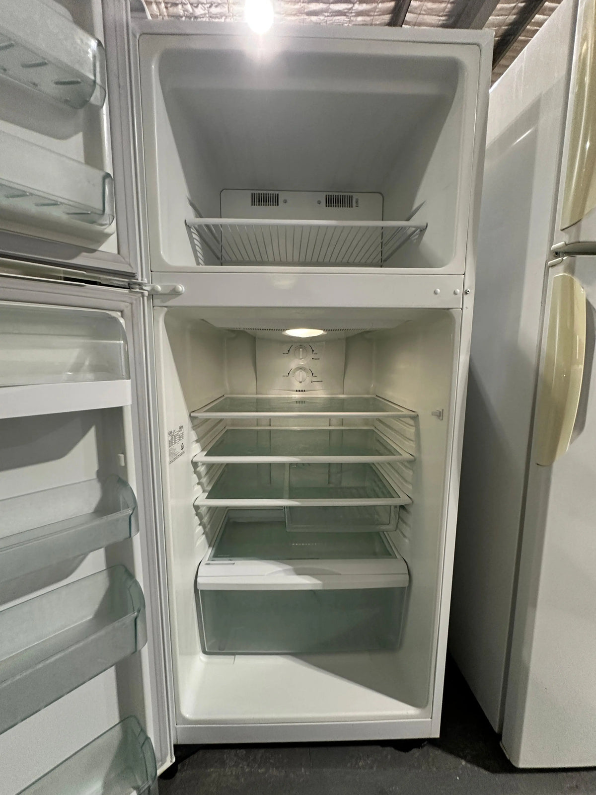 Westinghouse 420L Top Mount Fridge Freezer – Refurbished | PERTH