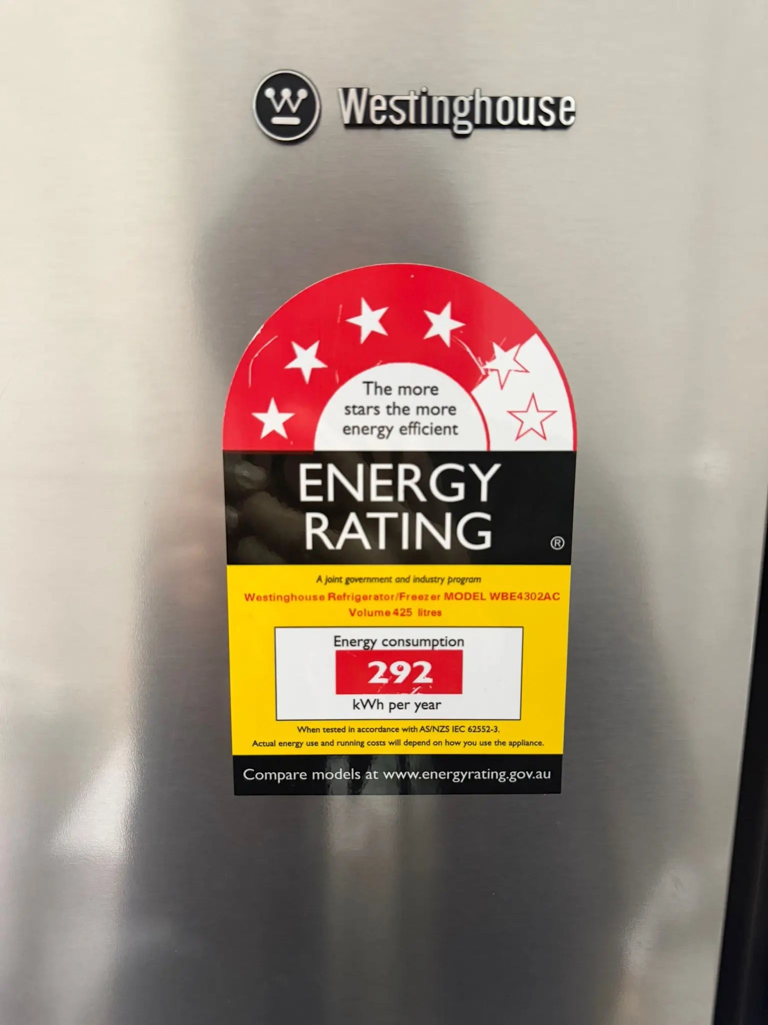 Westinghouse 425L Fridge Freezer – Factory Seconds