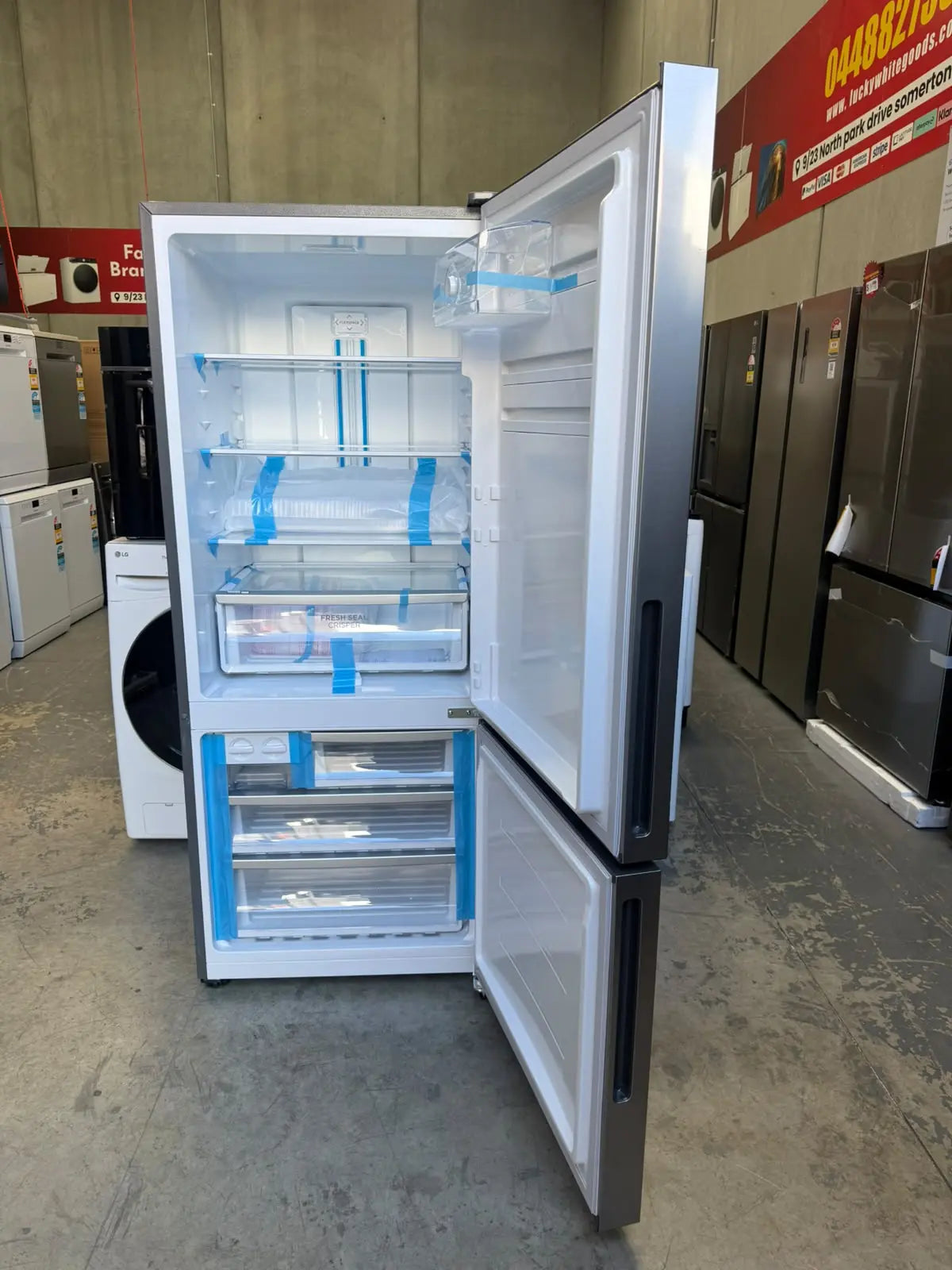 Westinghouse 425L Fridge Freezer + Stirling 6kg Front Load Washing Machine – Factory Second Combo | MELBOURNE