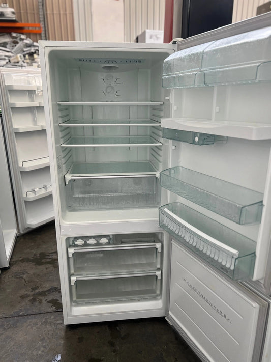 Westinghouse 430 litres fridge freezer | ADELAIDE