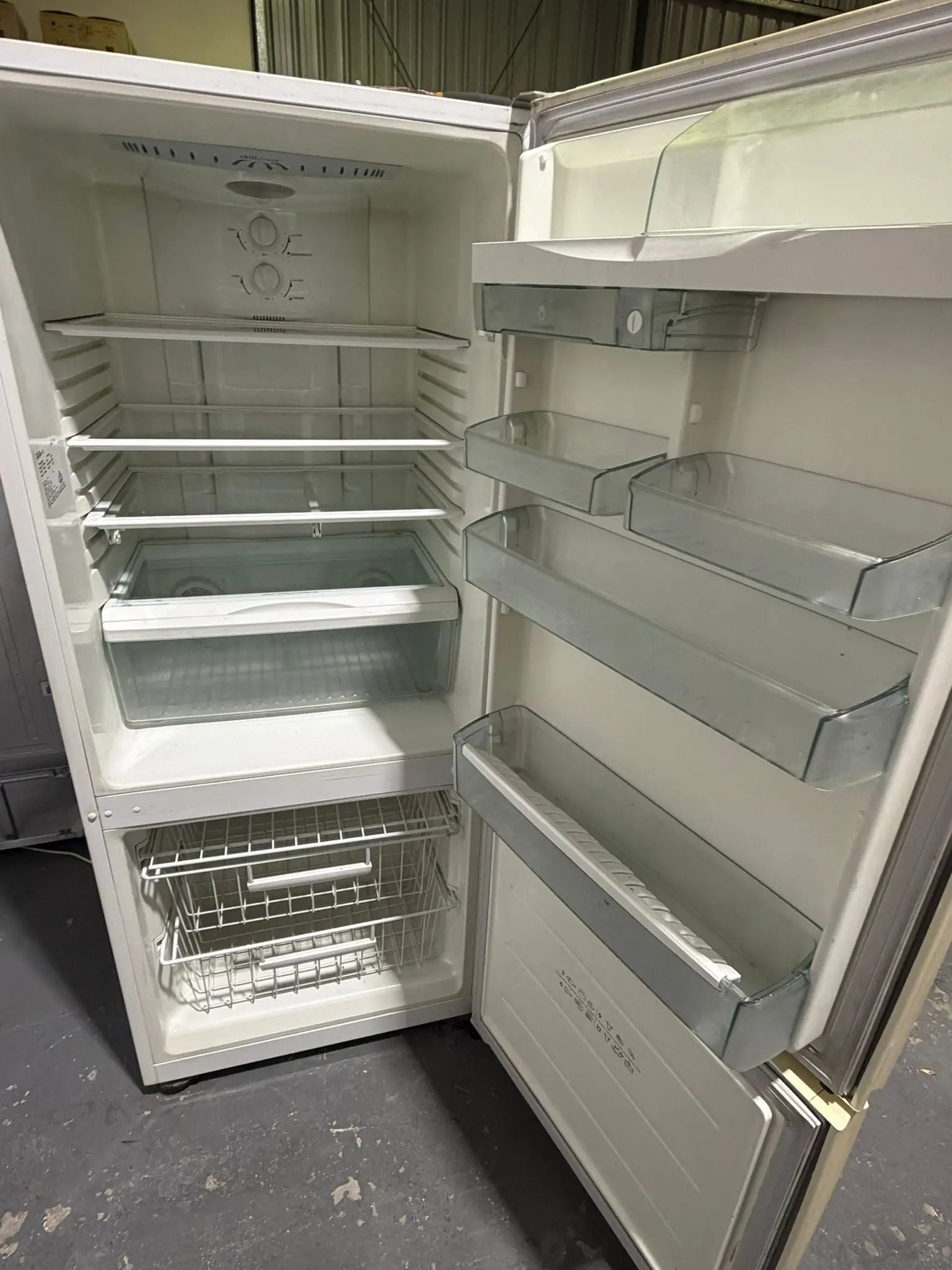 Westinghouse 430L Fridge Freezer – Refurbished | BRISBANE