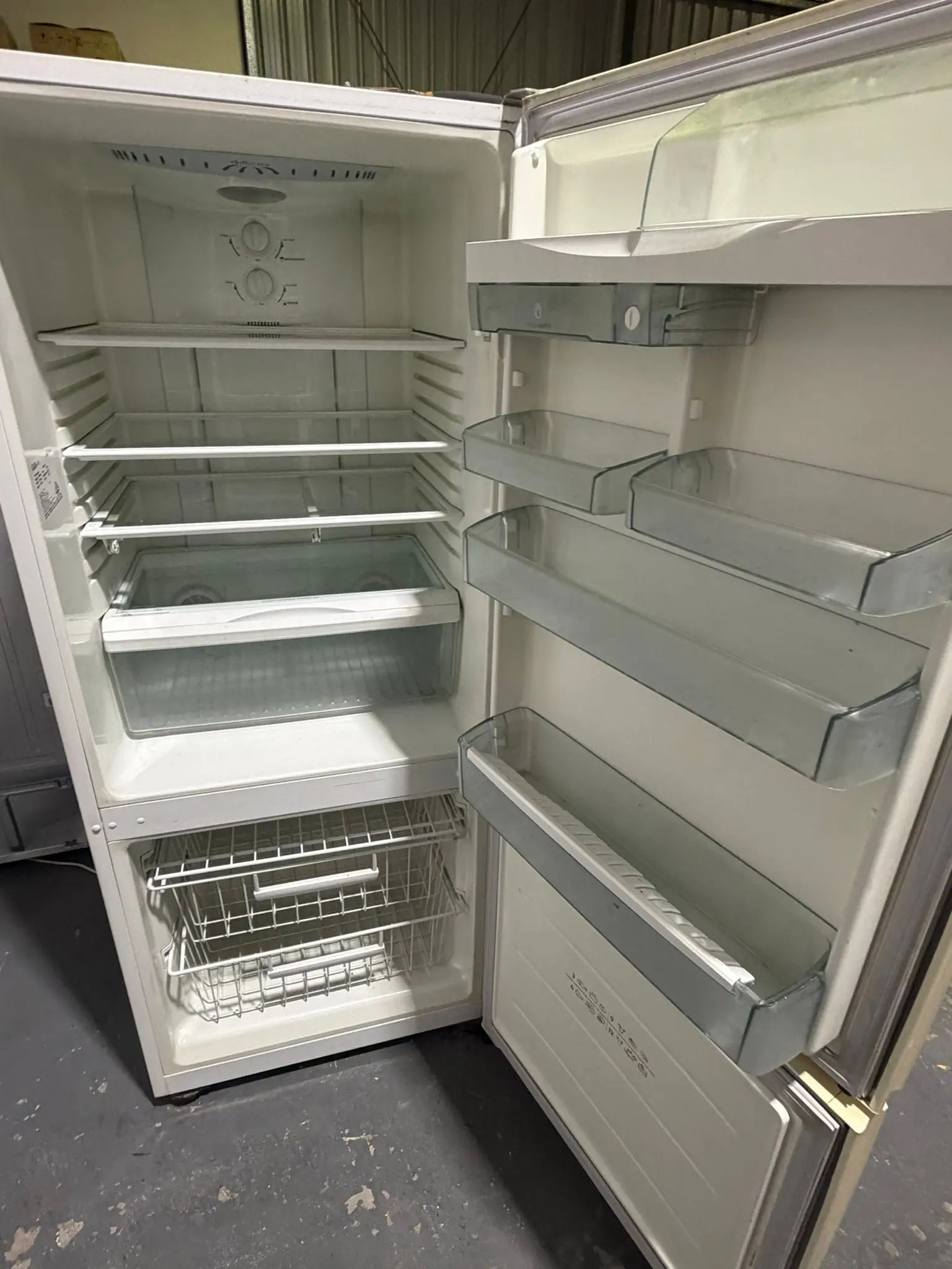Westinghouse 430L Fridge Freezer – Refurbished | BRISBANE