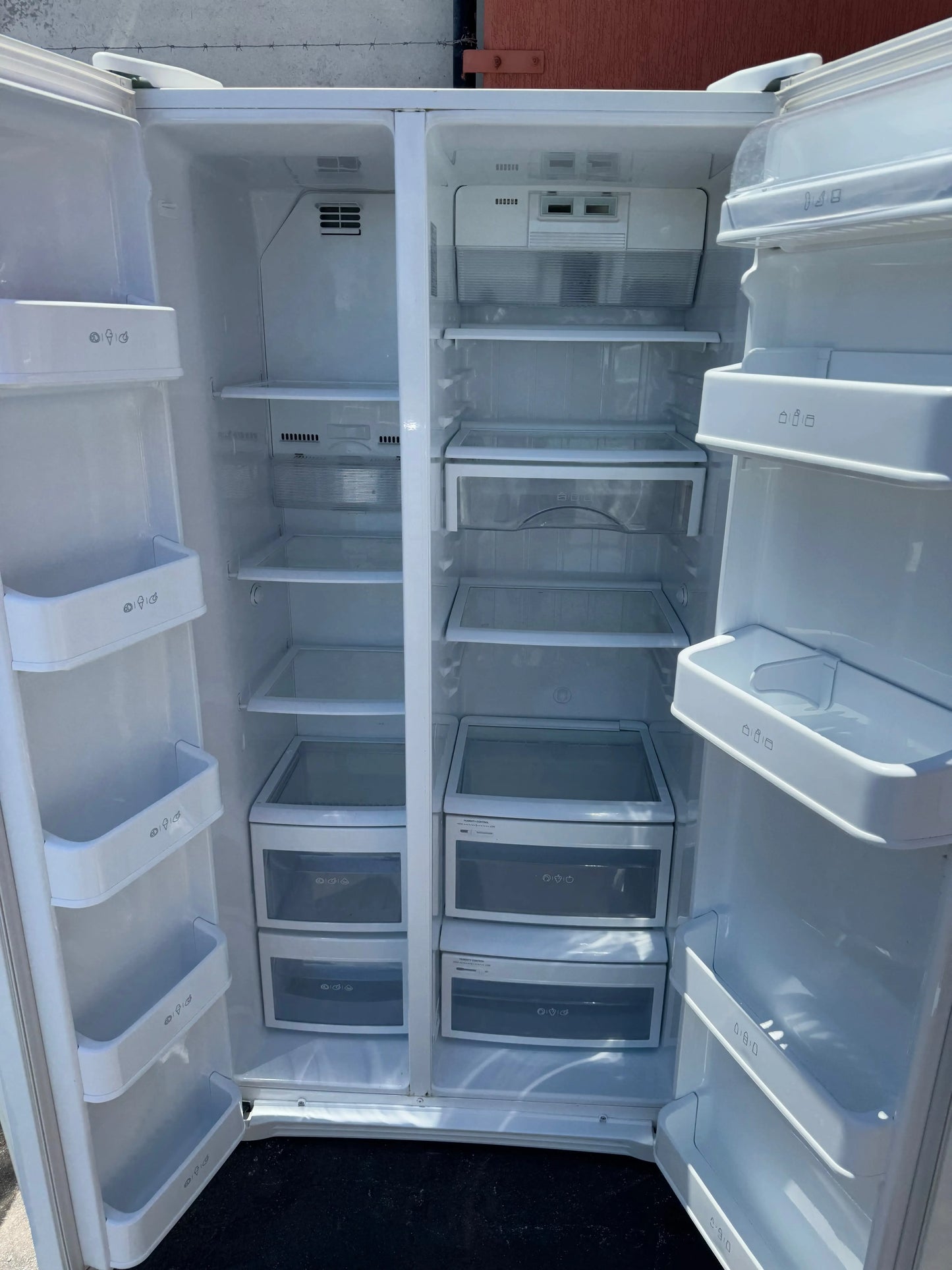 Westinghouse 442 litres fridge freezer | ADELAIDE