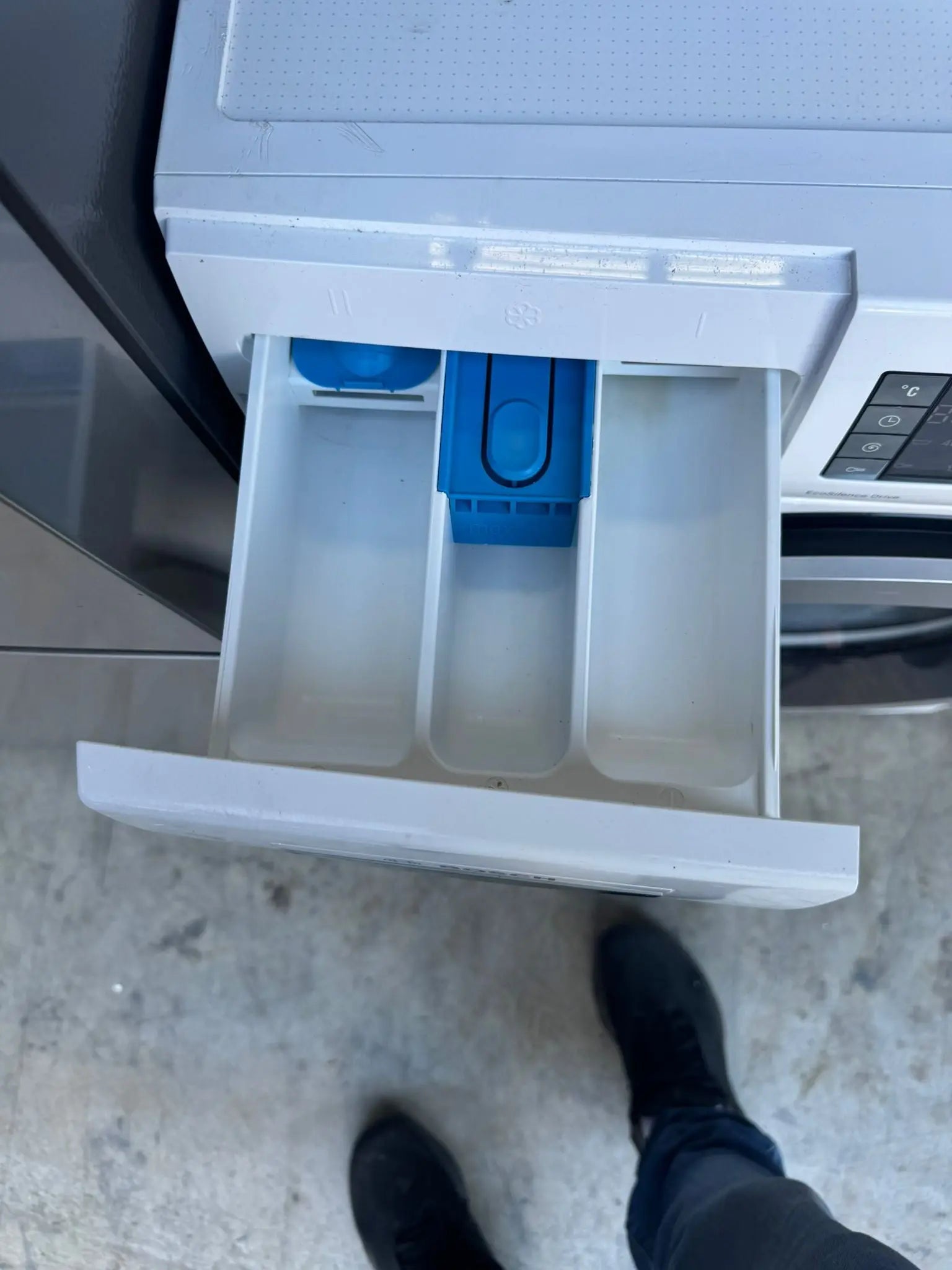 Westinghouse 529L Fridge Freezer & Bosch 7.5kg Washing Machine – Refurbished Combo | MELBOURNE