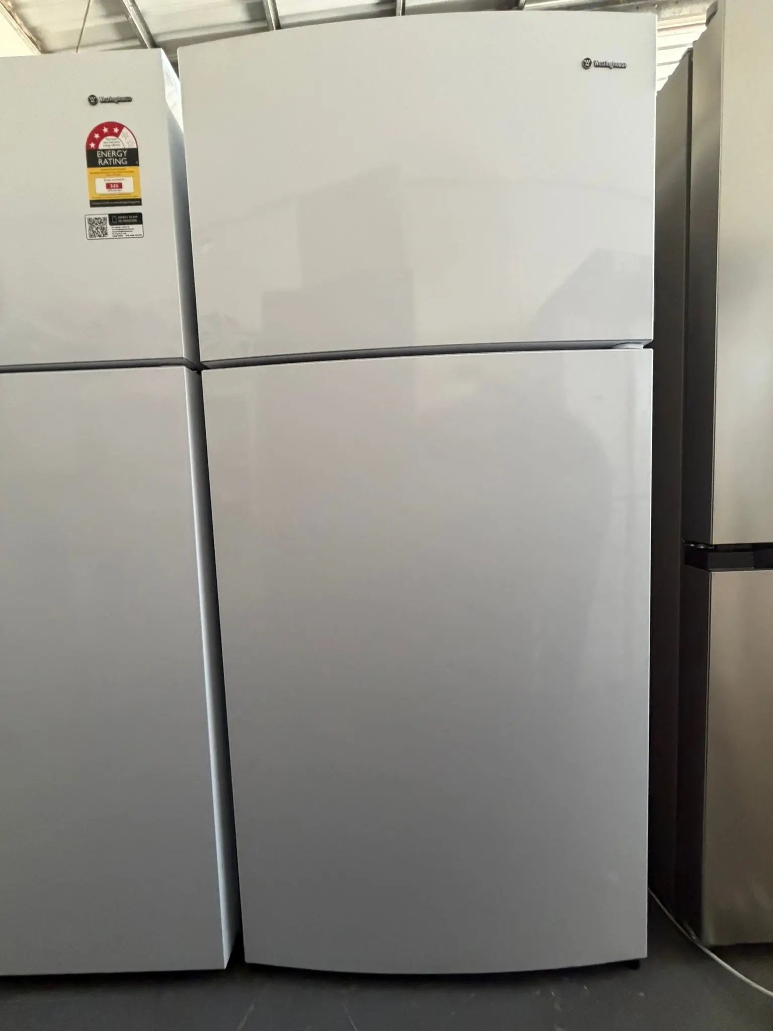 Westinghouse 536L Top Mount Fridge Freezer – Factory Seconds | BRISBANE