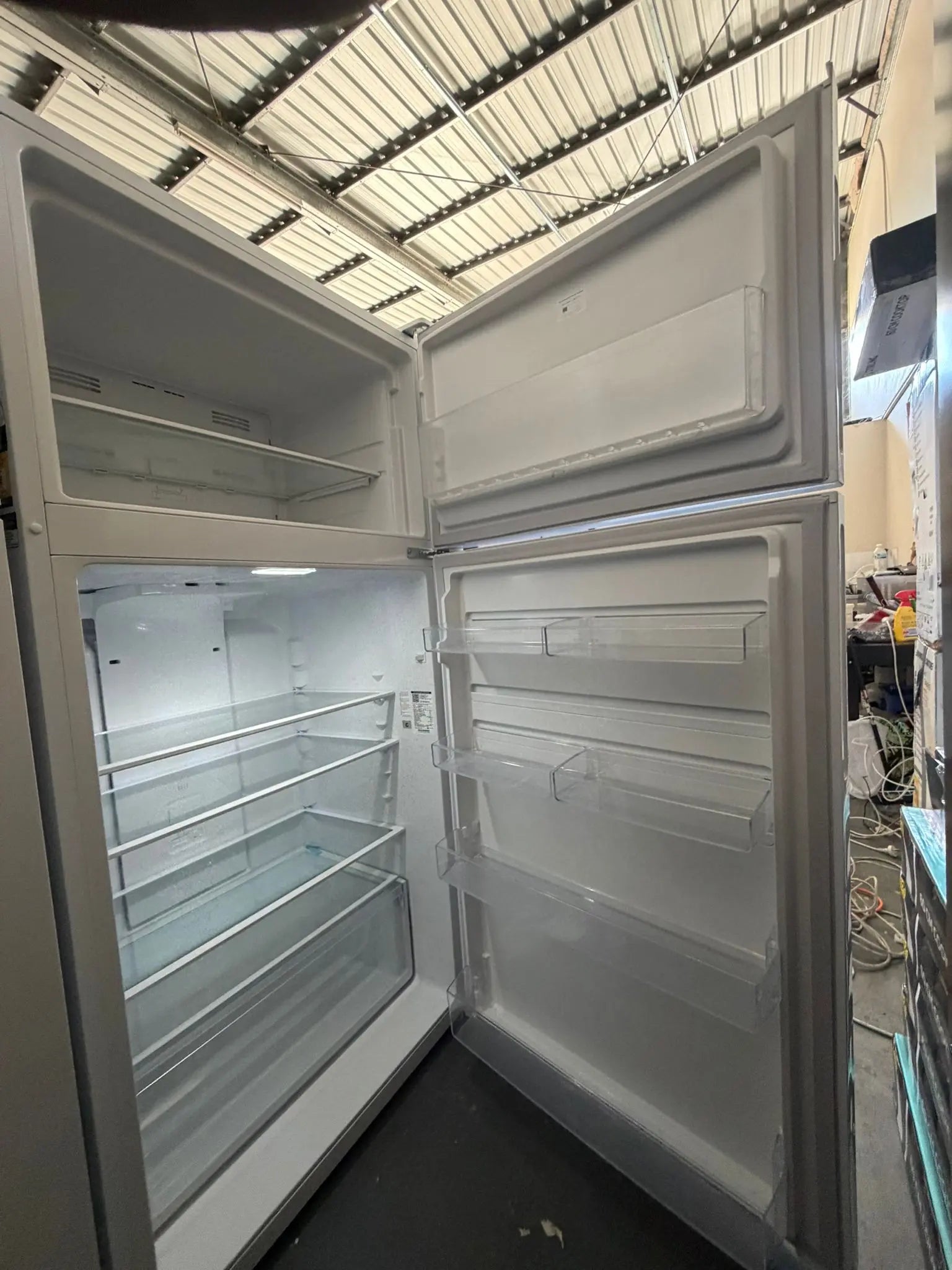 Westinghouse 536L Top Mount Fridge Freezer – Factory Seconds | BRISBANE