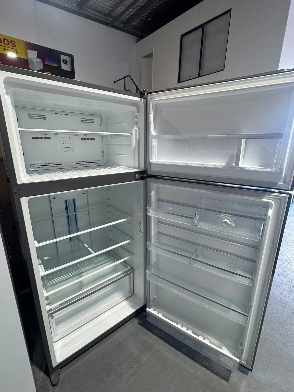 Westinghouse 538L Top Mount Refrigerator – Refurbished | PERTH