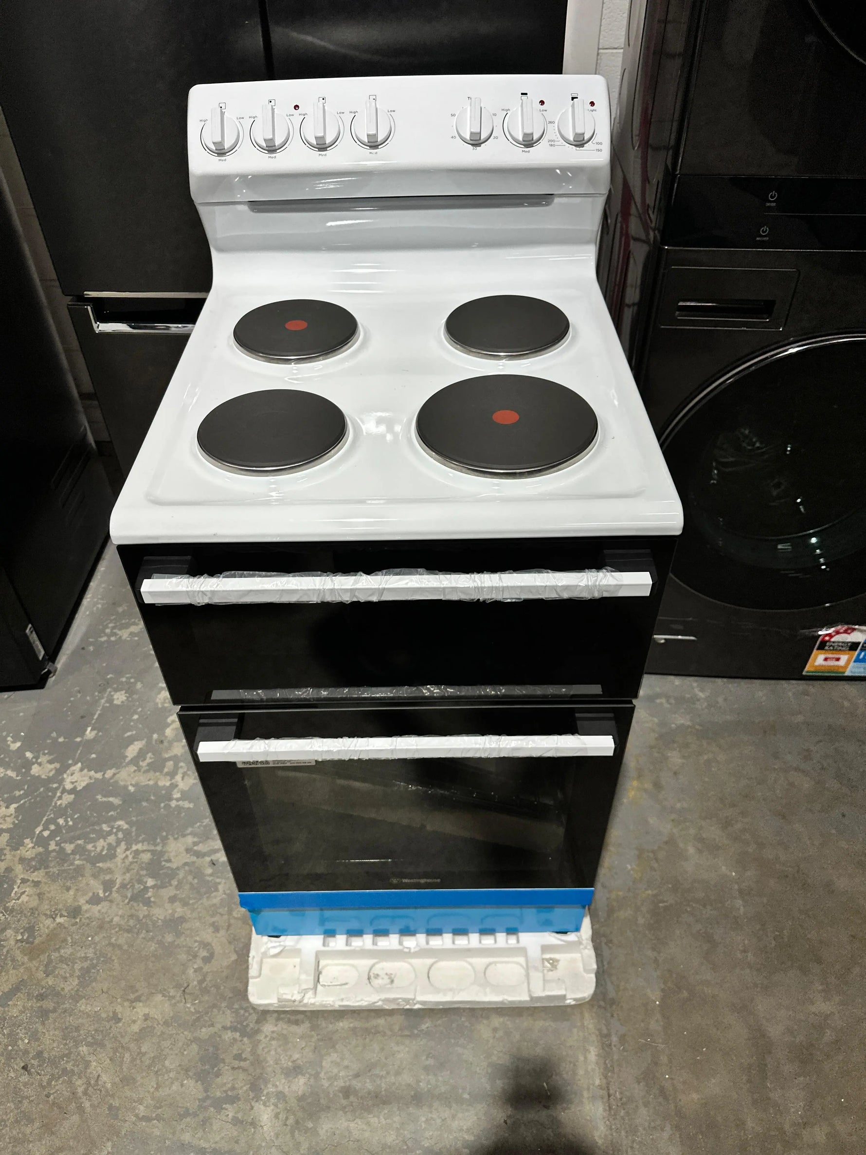 Westinghouse 54cm Freestanding Electric Oven & Solid Cooktop – Factory Second | ADELAIDE