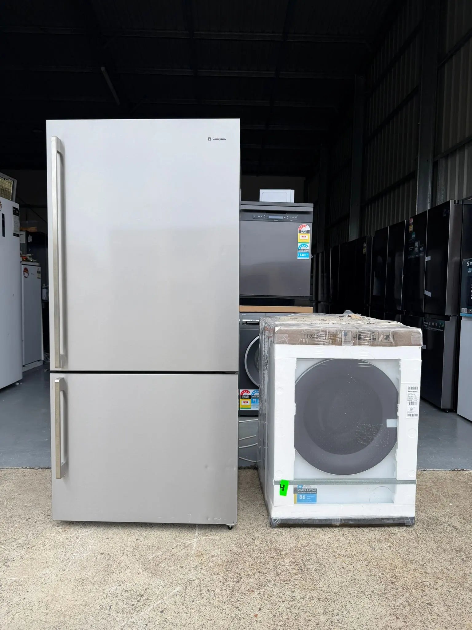 Westinghouse 592L Fridge & Hisense 10kg Washing Machine Combo – Refurbished | BRISBANE