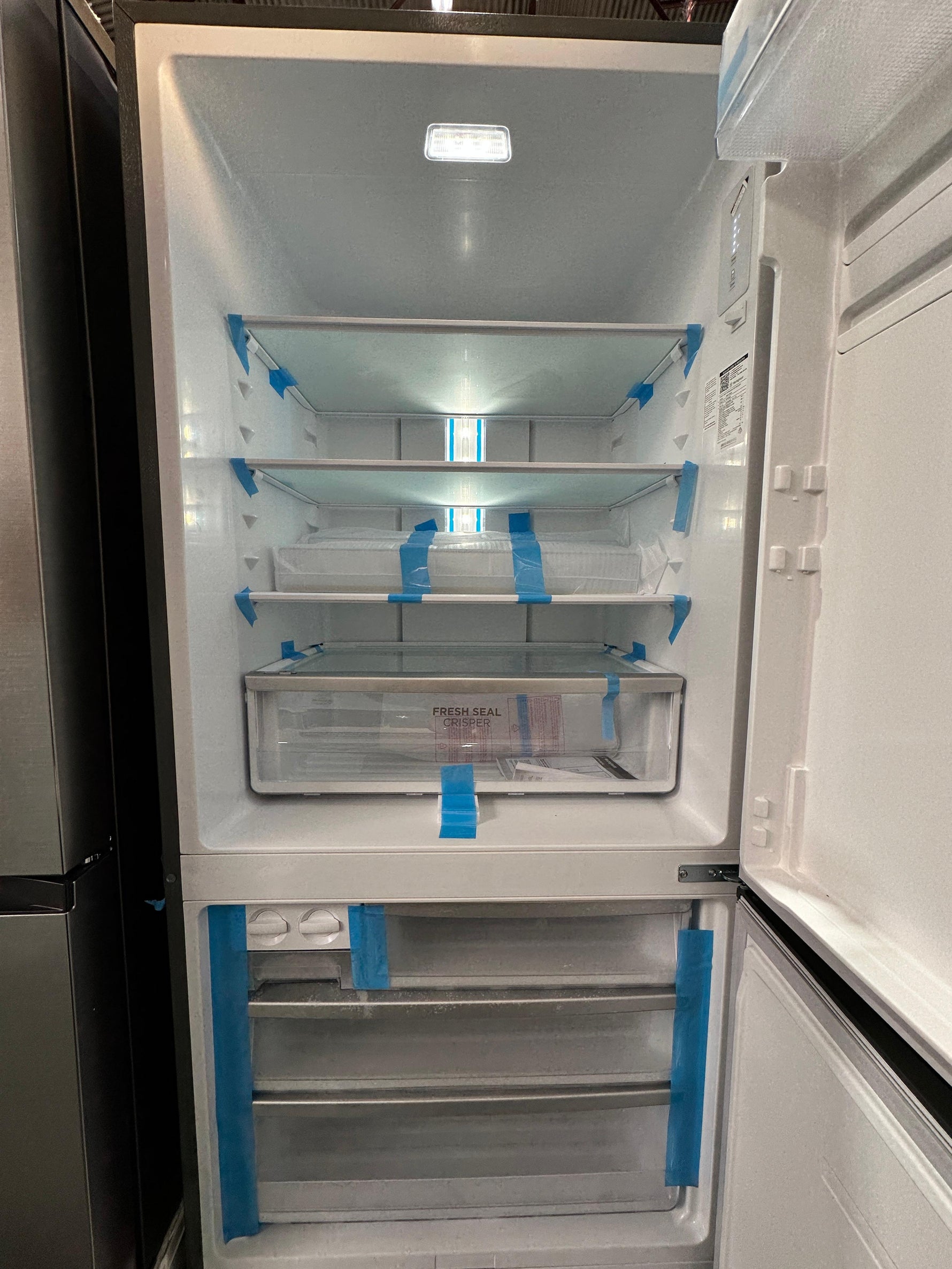 Westinghouse 496L Bottom Mount Fridge Freezer – Factory Seconds