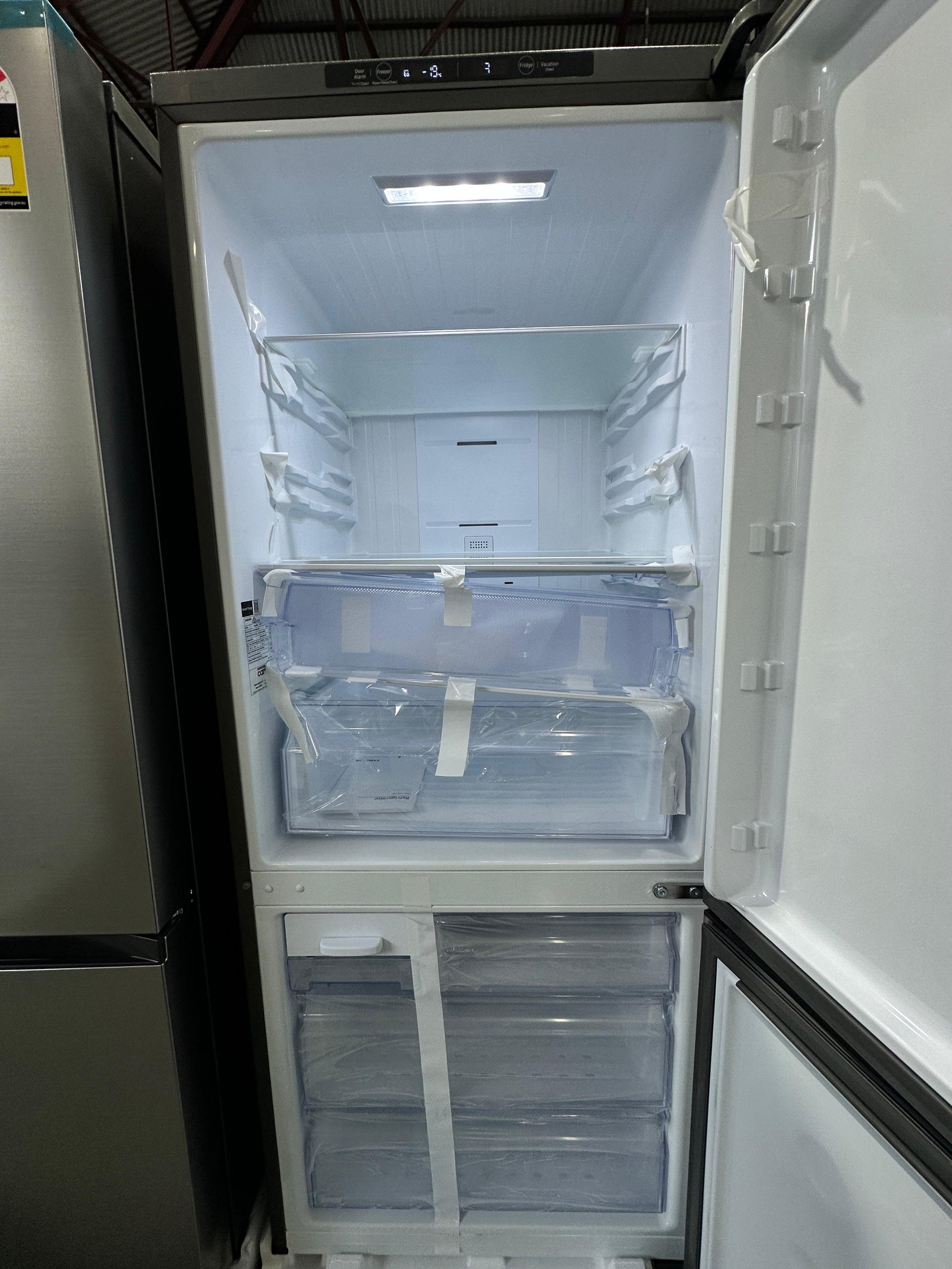 Samsung 427L Bottom Mount Fridge Freezer – Factory Seconds