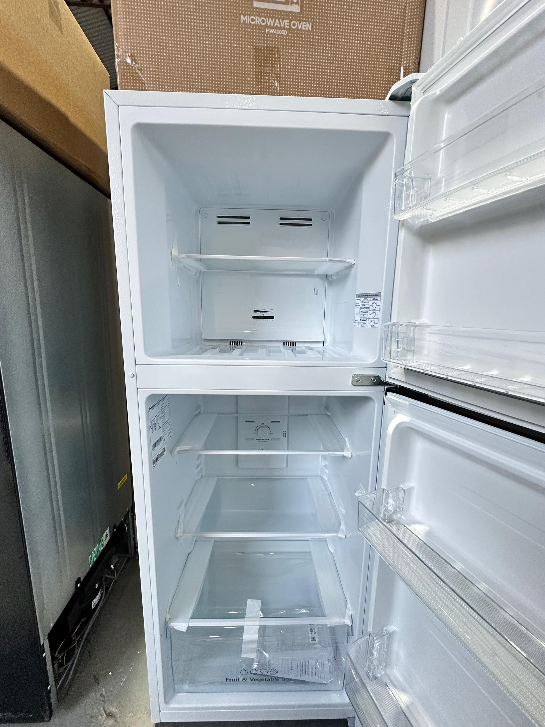 Hisense 205L Top Mount Fridge Freezer – Factory Seconds