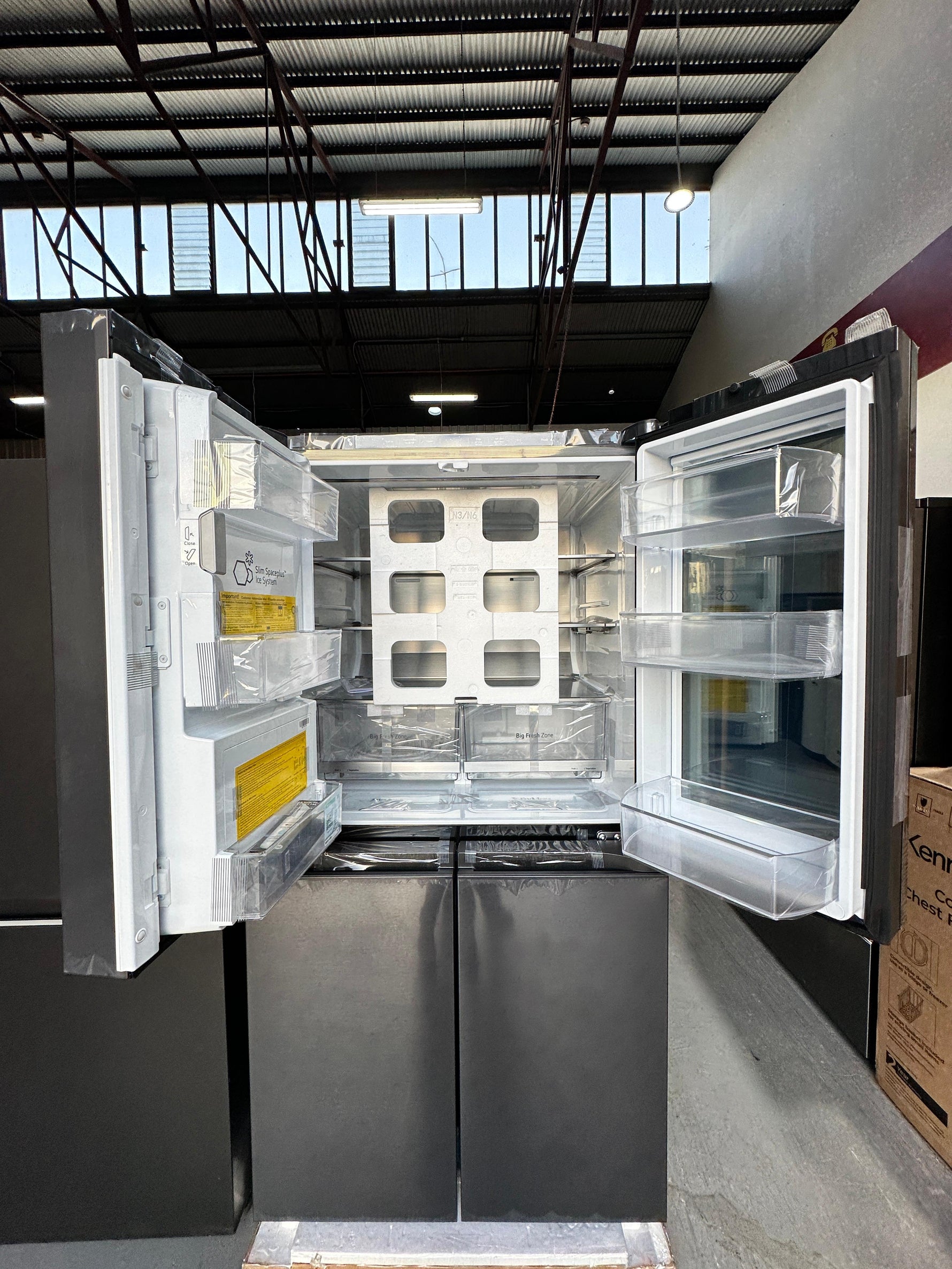 LG 847L InstaView Quad Door Fridge Freezer – Factory Seconds