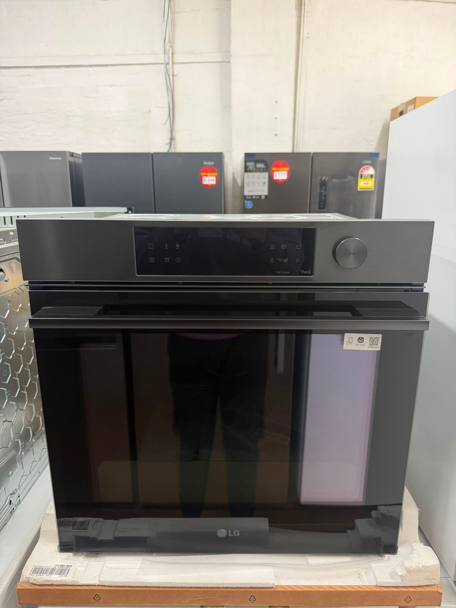 LG Series 7 76L InstaView Pyrolytic Oven BO607G2MB4 – Factory Seconds