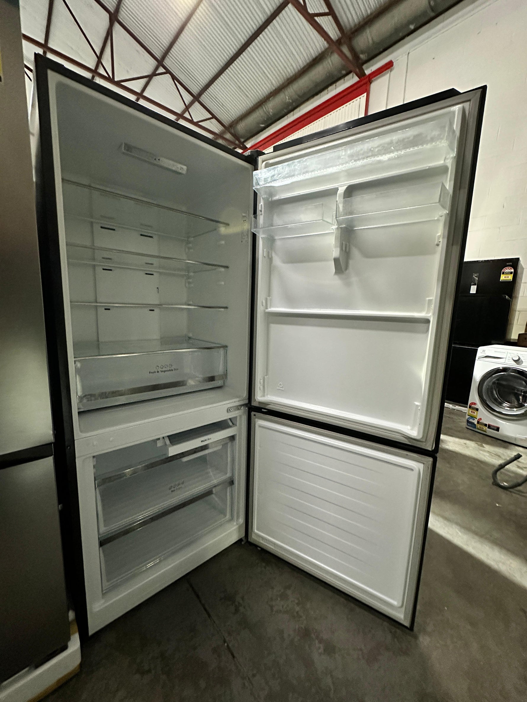 Hisense 453L Bottom Mount Fridge Freezer – Refurbished