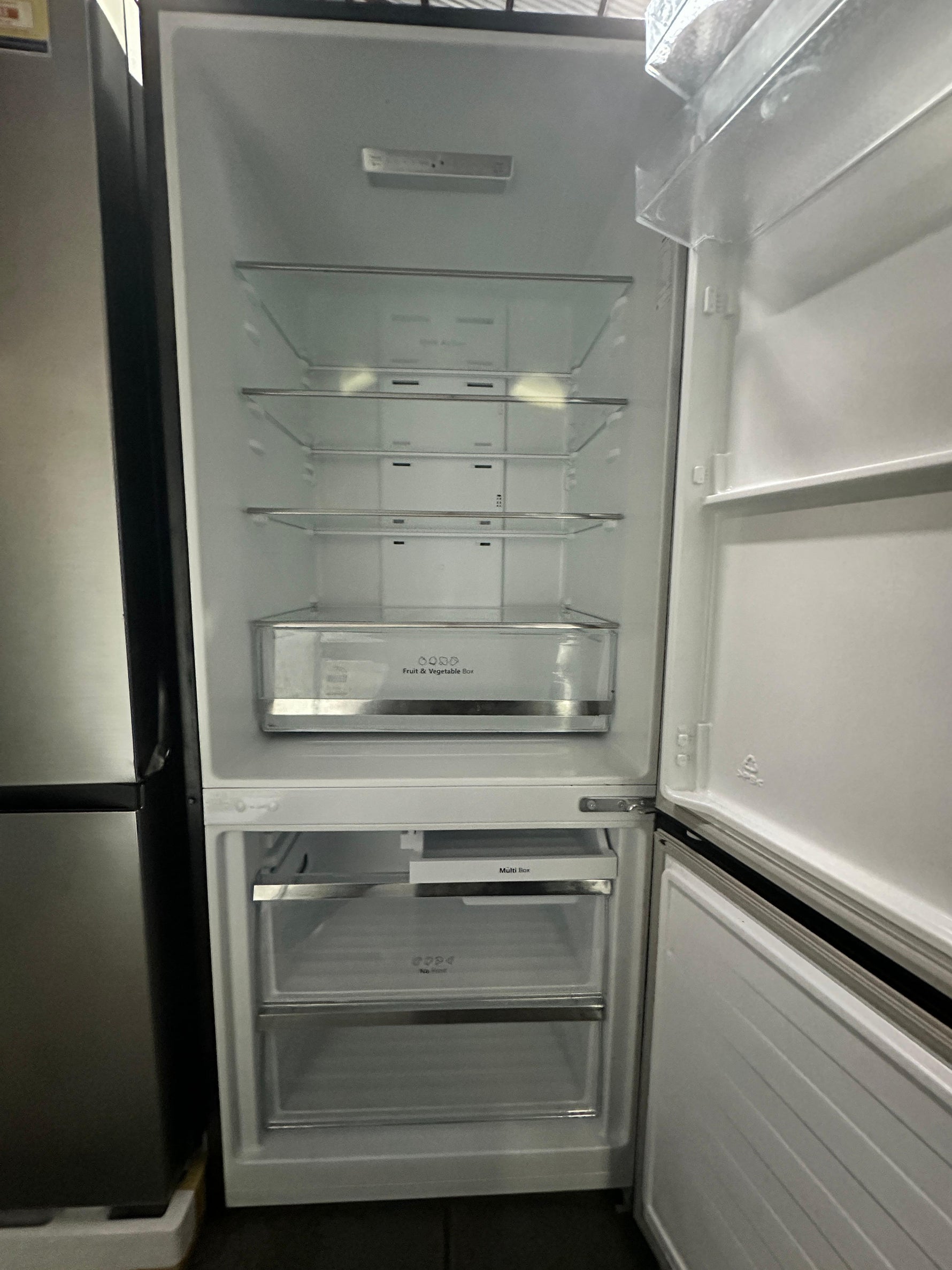 Hisense 453L Bottom Mount Fridge Freezer – Refurbished