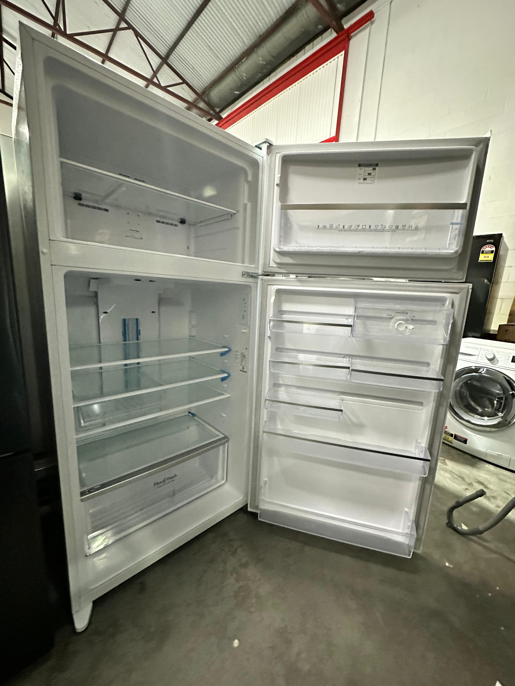 Westinghouse 536L Top Mount Fridge Freezer – Refurbished
