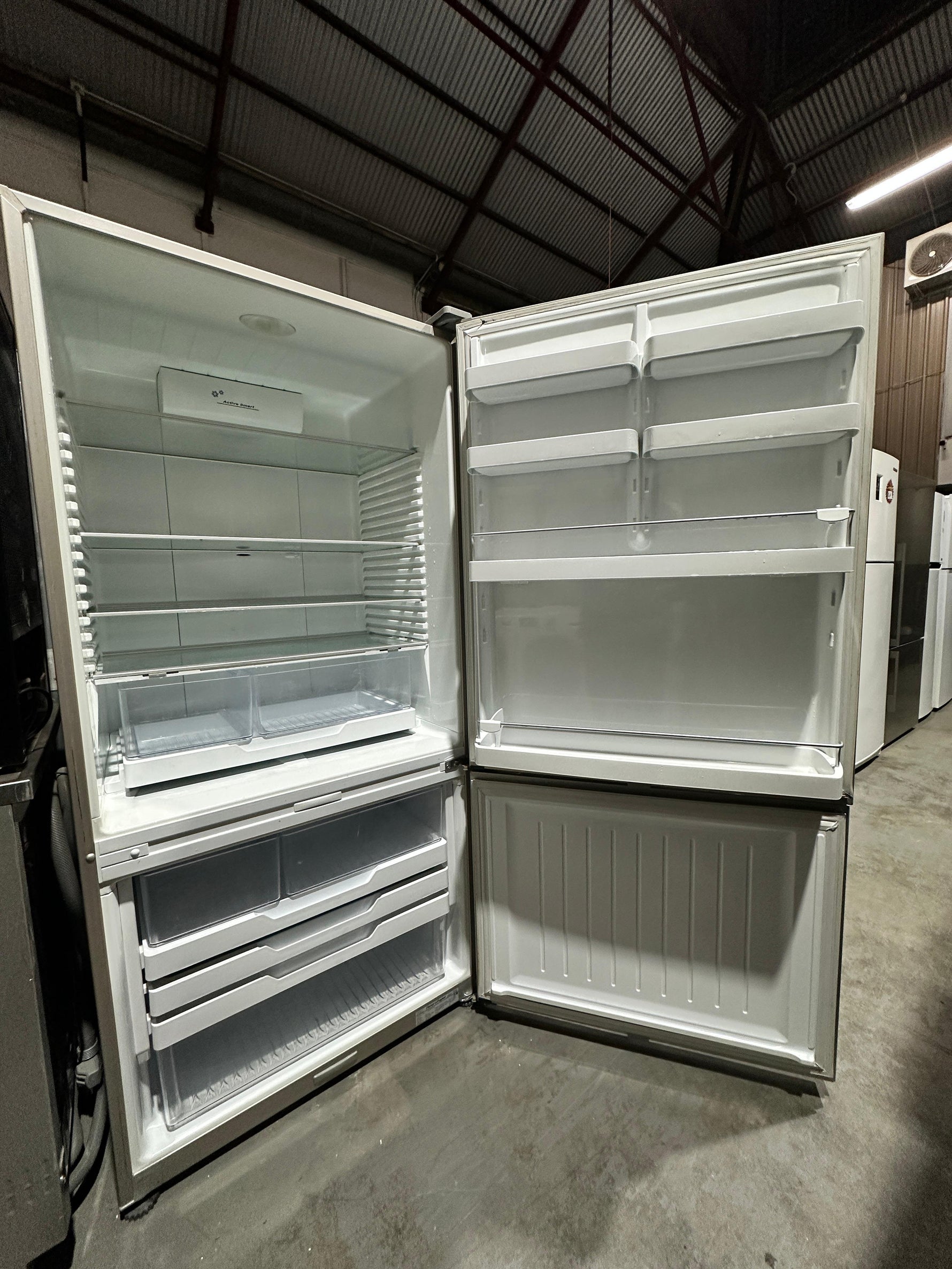 Fisher & Paykel 519L Bottom Mount Fridge Freezer – Refurbished