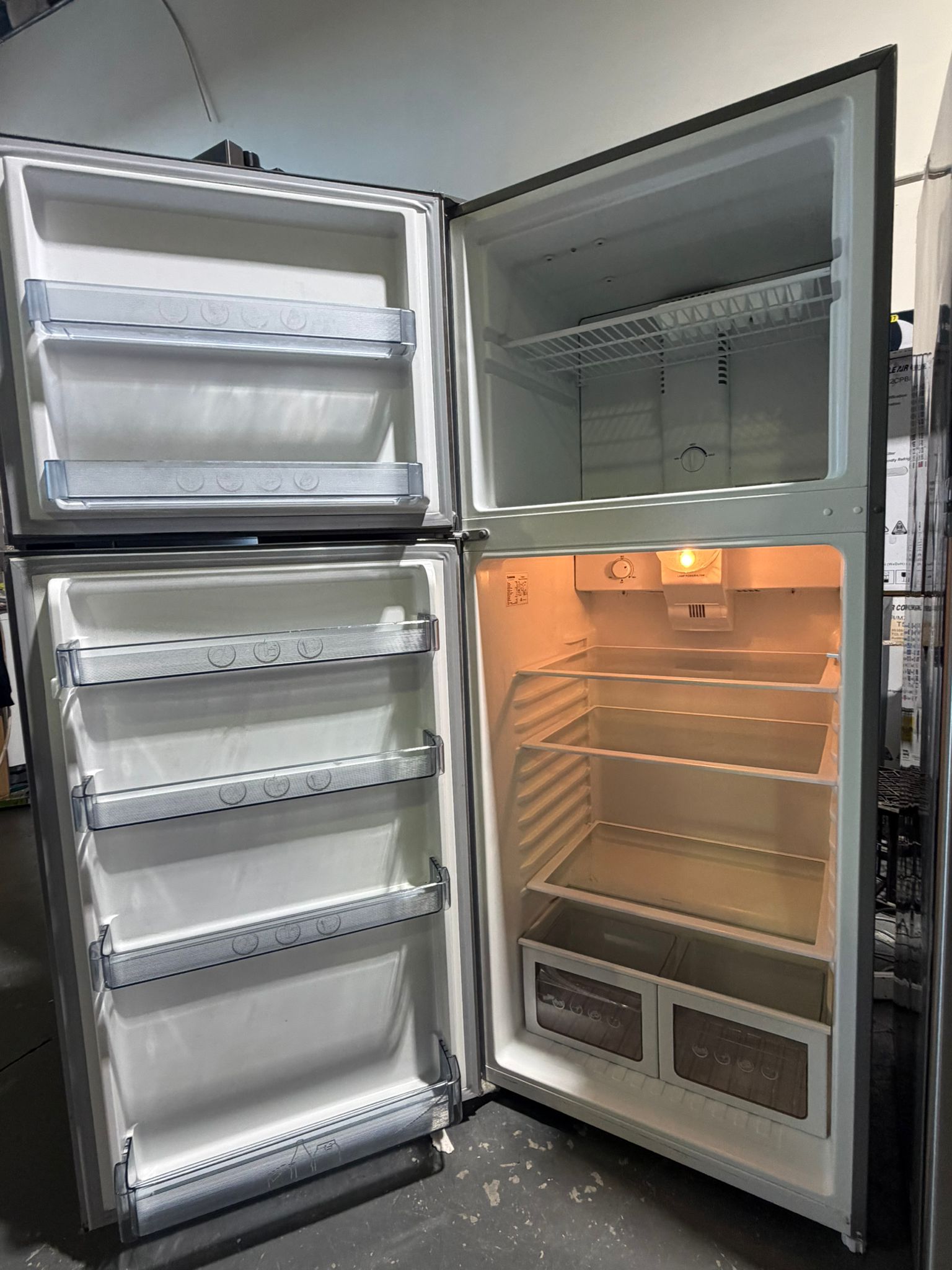 CHANGHONG 400L Fridge Freezer – Refurbished