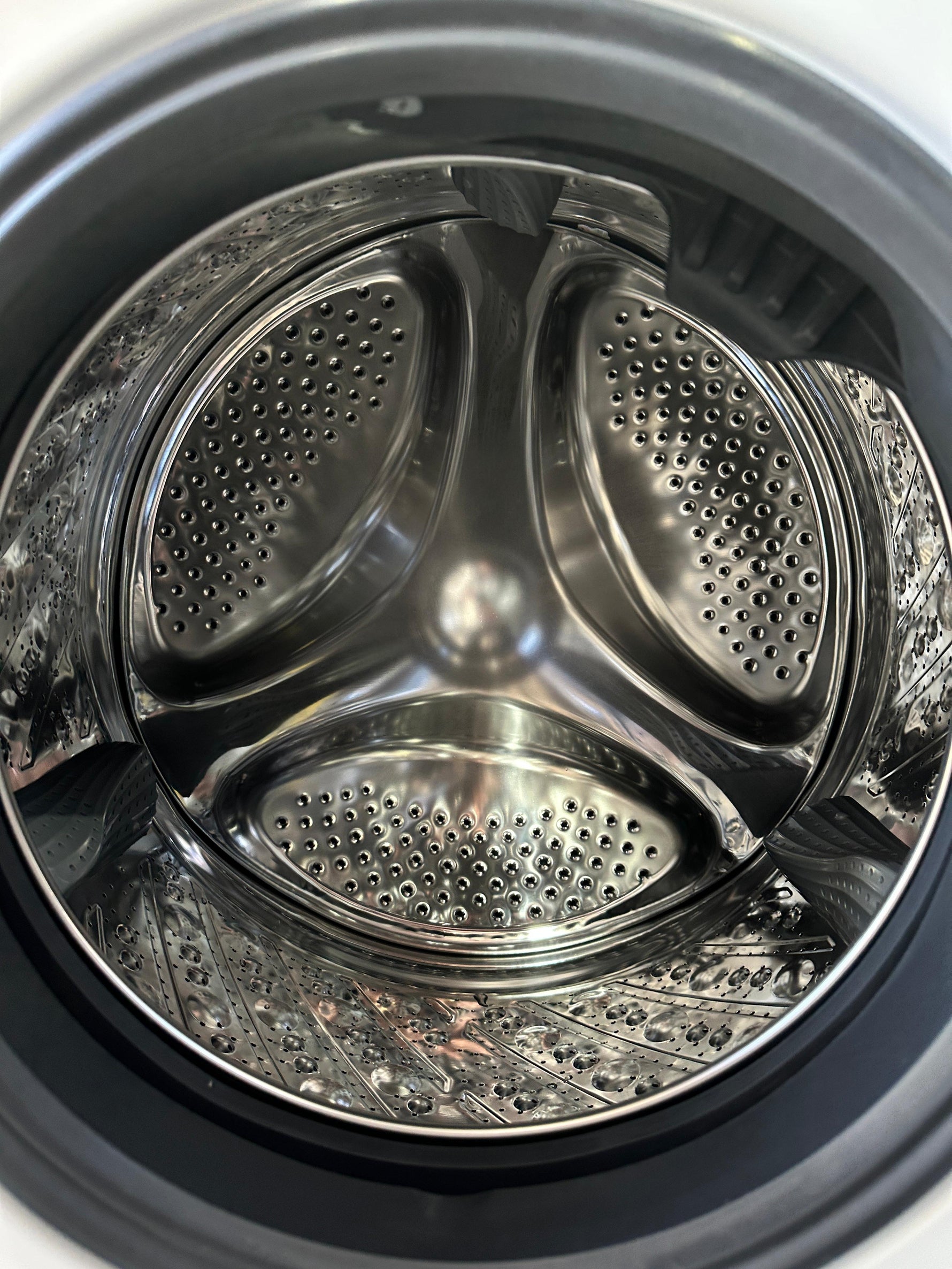Near New Hisense 7.5kg Front Load Washing Machine | ADELAIDE