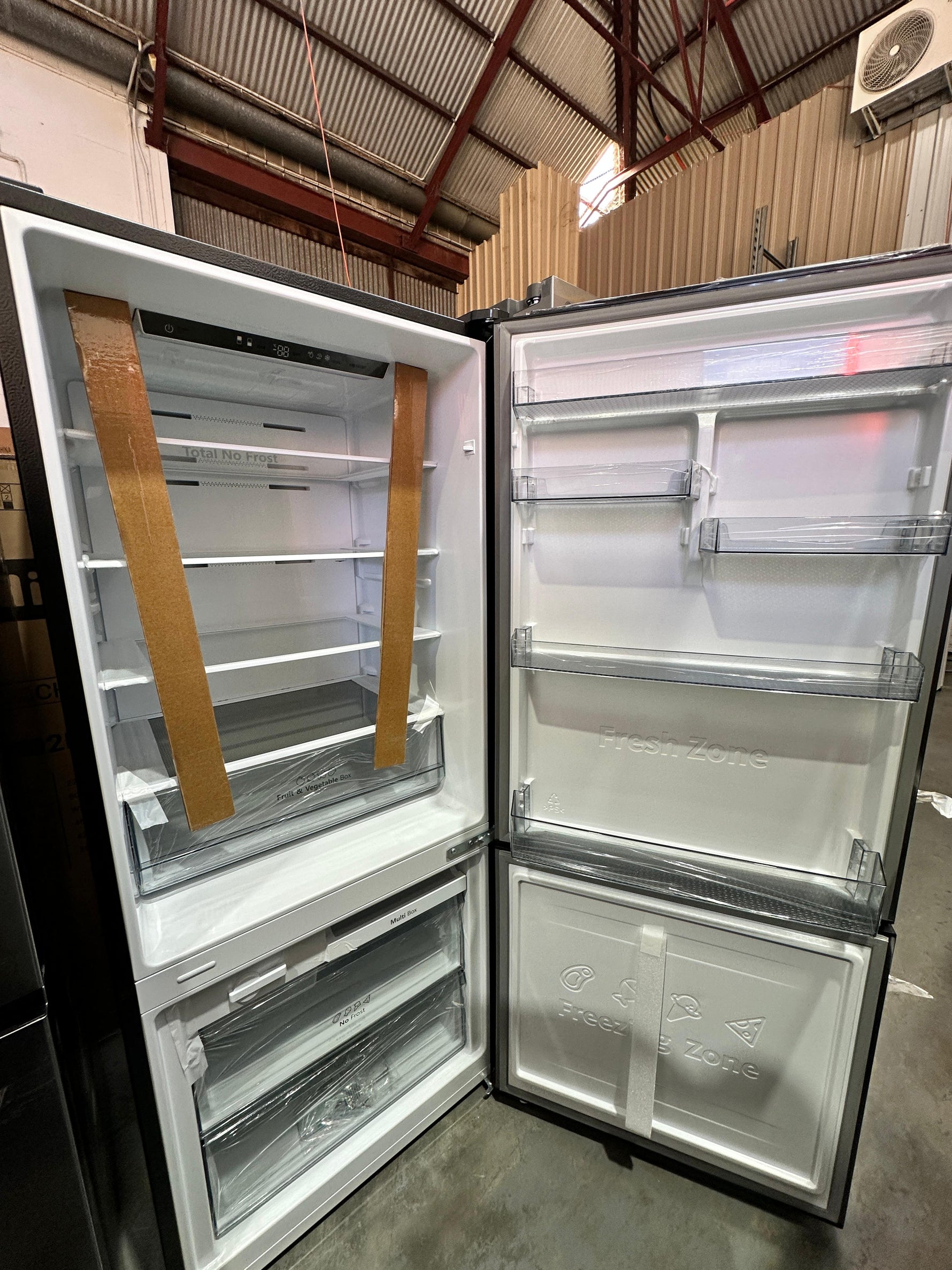 Hisense 417L Eco Vision Bottom Mount Fridge Freezer | ADELAIDE