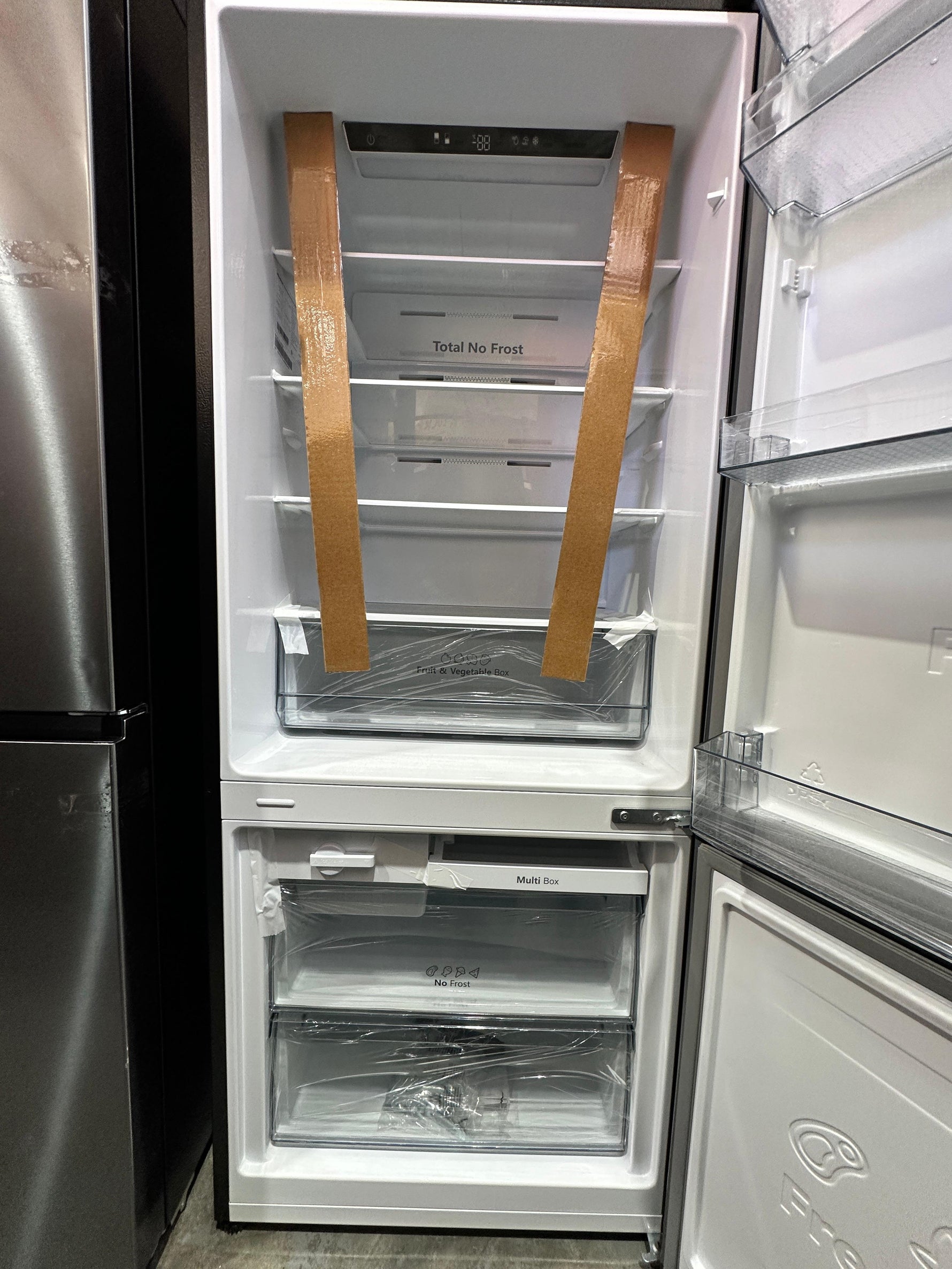 Hisense 417L Eco Vision Bottom Mount Fridge Freezer | ADELAIDE