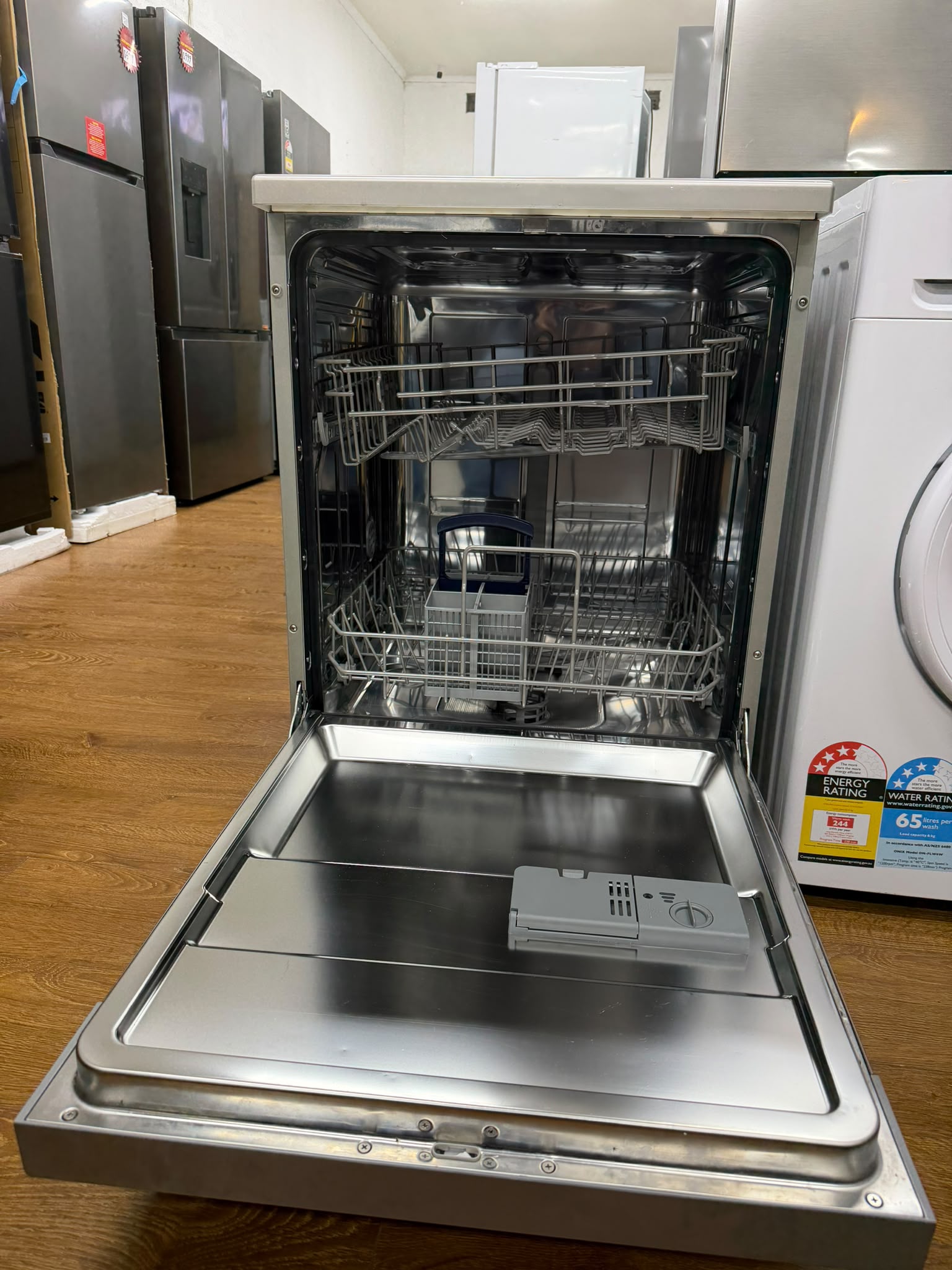 Refurbished Dishwasher & Factory Seconds Washing Machine Combo | RESERVOIR
