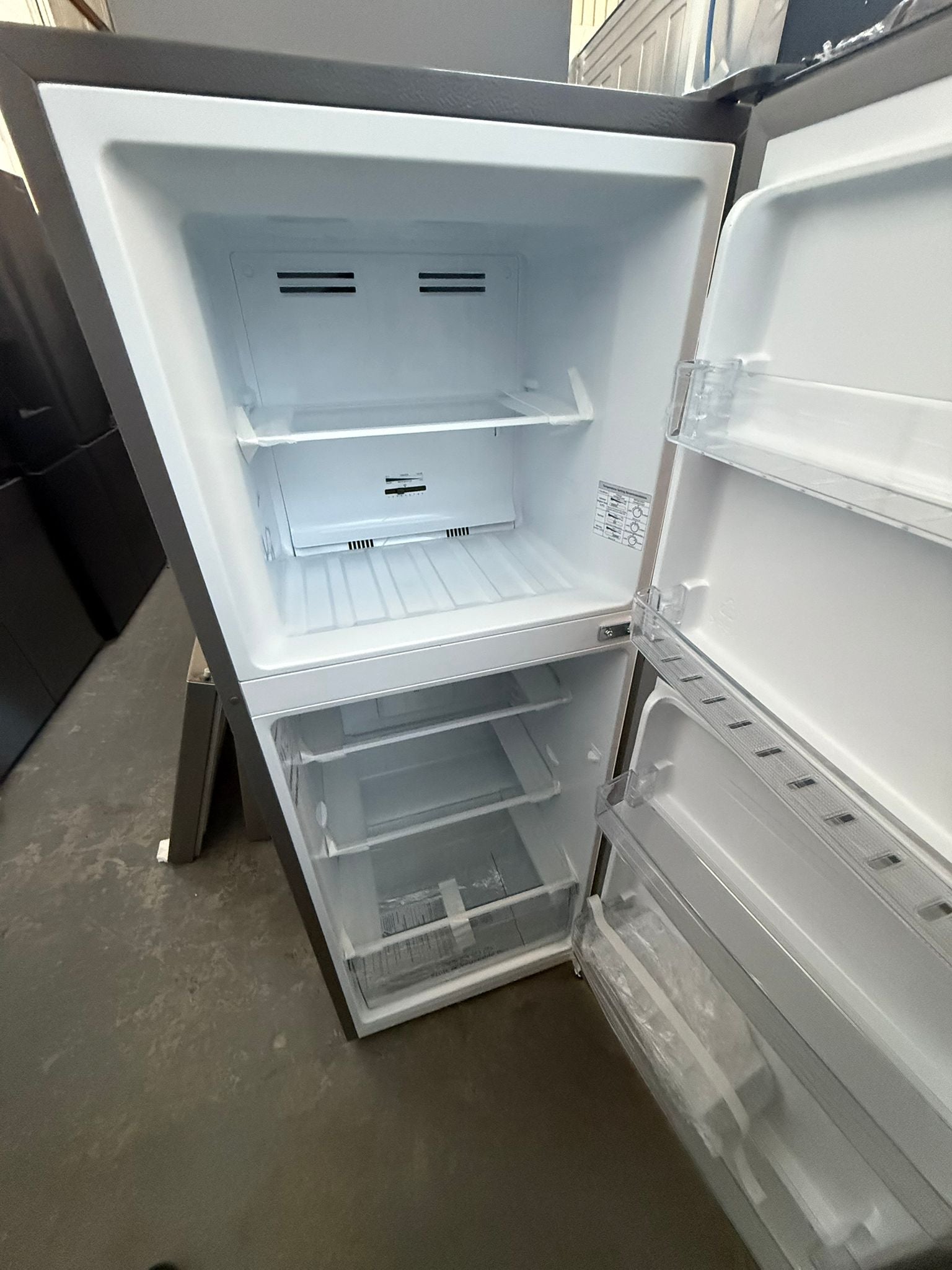 Factory Second Hisense 205 L Fridge Freezer | ADELAIDE