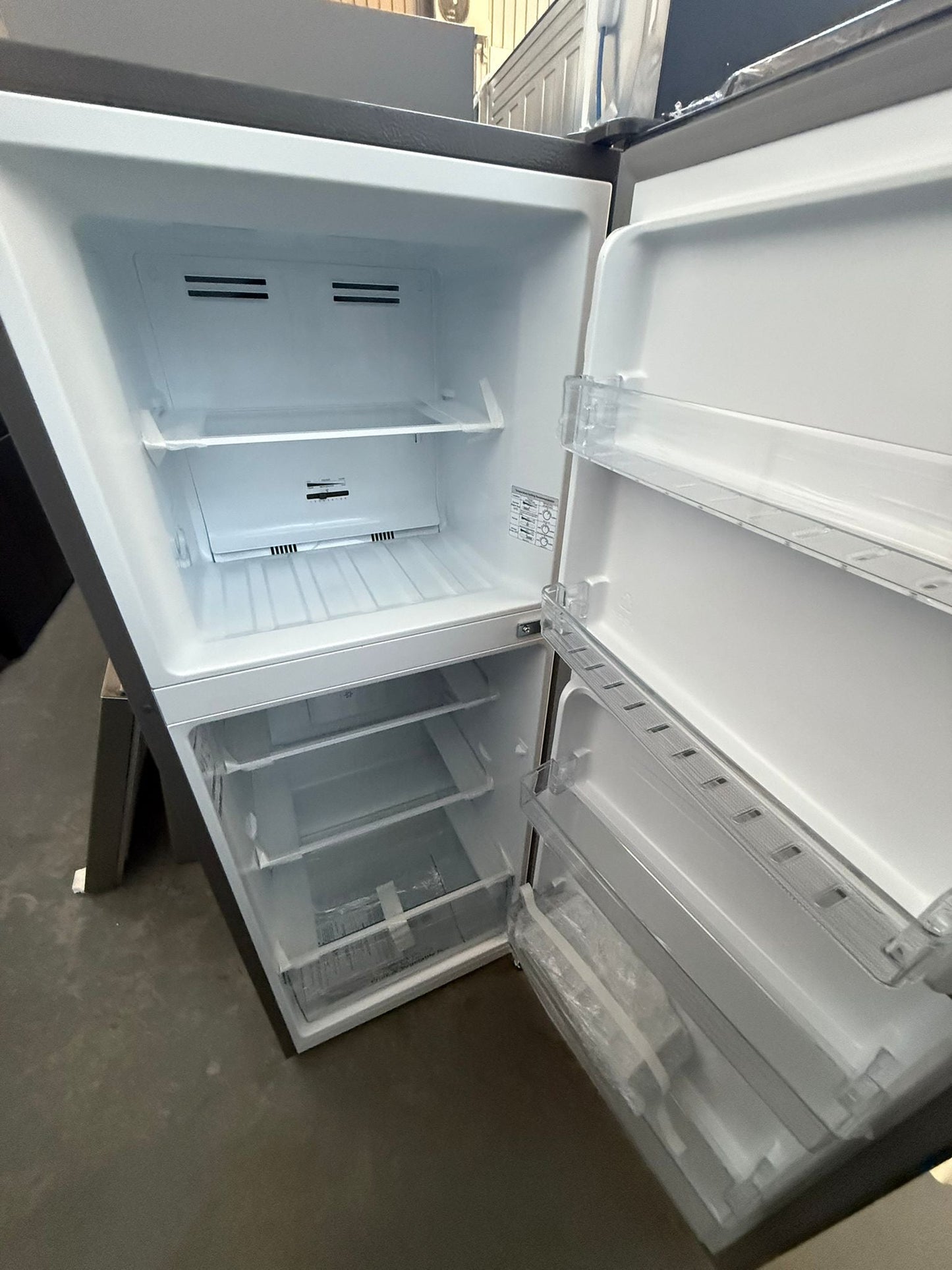 Factory Second Hisense 205 L Fridge Freezer | ADELAIDE