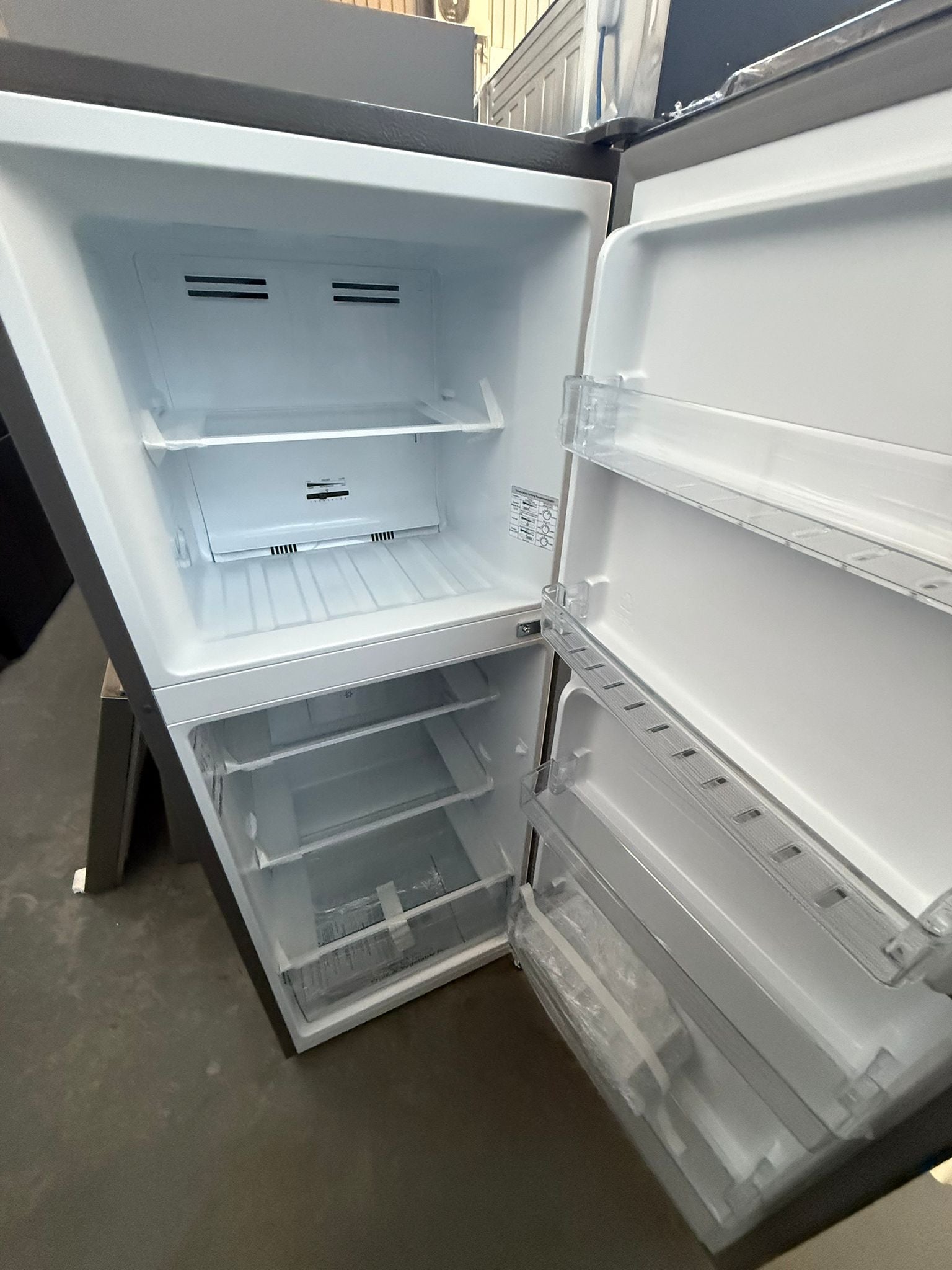 Factory Second Hisense 205 L Fridge Freezer | ADELAIDE